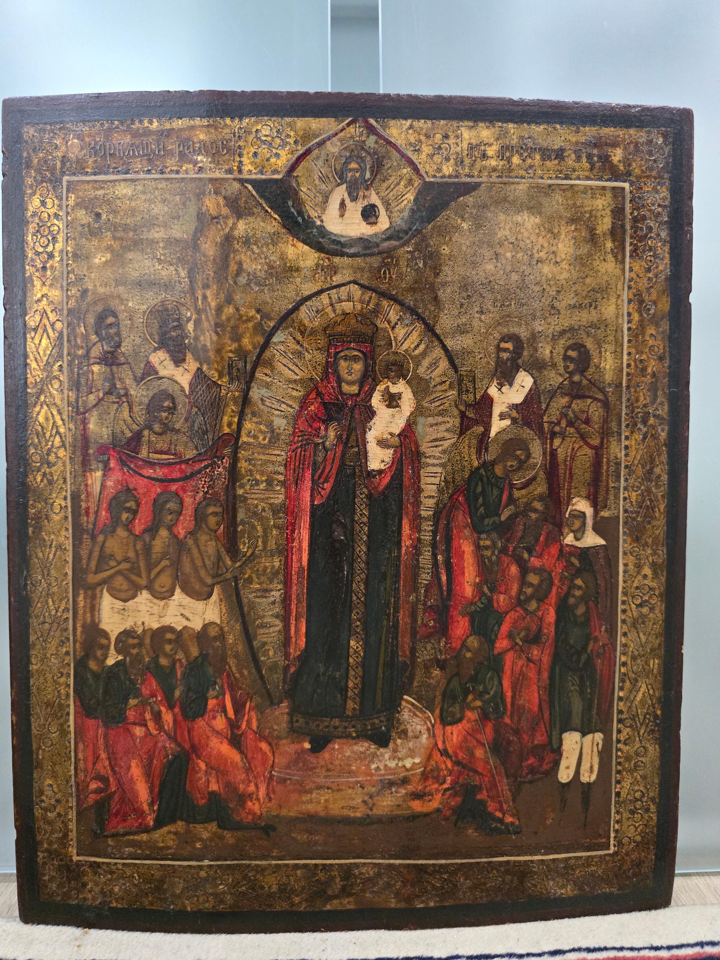 Presenta una magnifica icona ortodossa del XIX secolo: Il Pantocratore. Questo pezzo è dipinto a tempera su un pannello di legno, esemplificando l'arte religiosa tradizionale di quest'epoca.


Epoca: XIX secolo
Medio: Tempera su pannello di