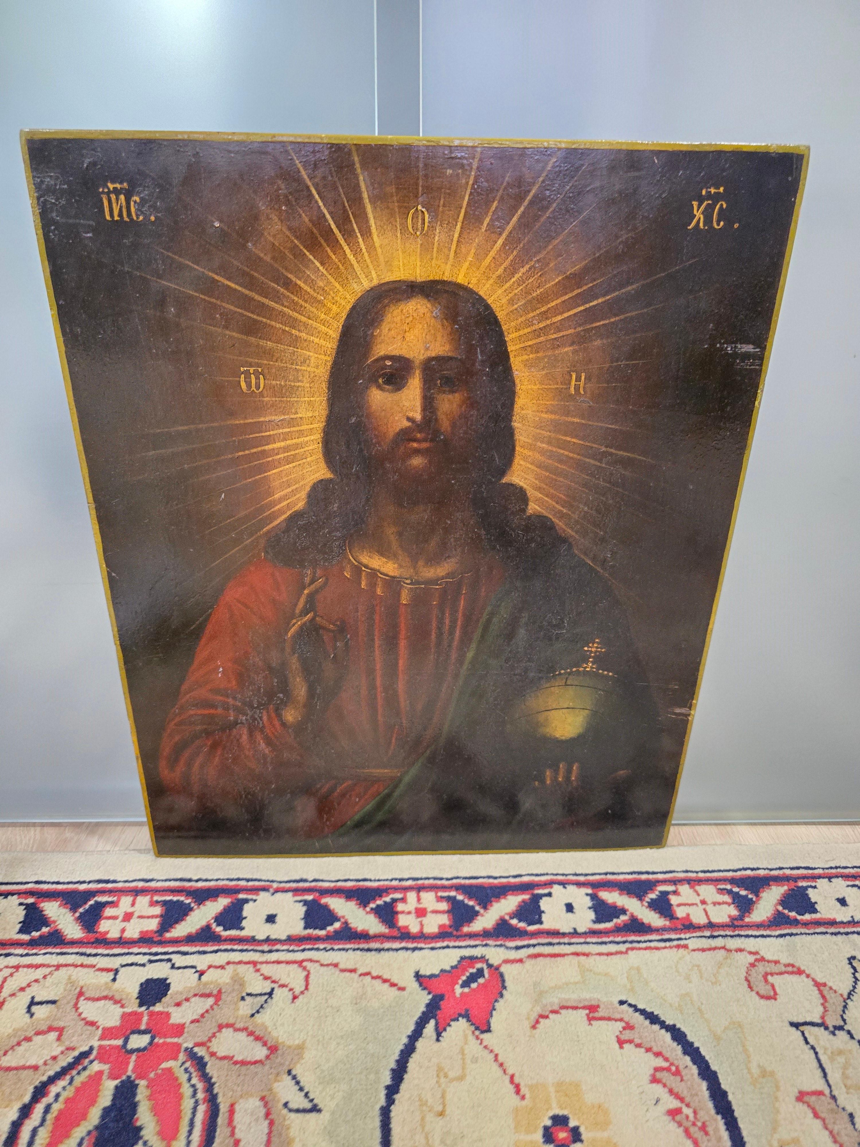 Présentation d'une magnifique icône orthodoxe du XIXe siècle, Le Pantocrator. Cette pièce est peinte à la détrempe sur un panneau de bois, illustrant l'art religieux traditionnel de cette époque.


Époque : 19e siècle
Médium : Tempera sur panneau de