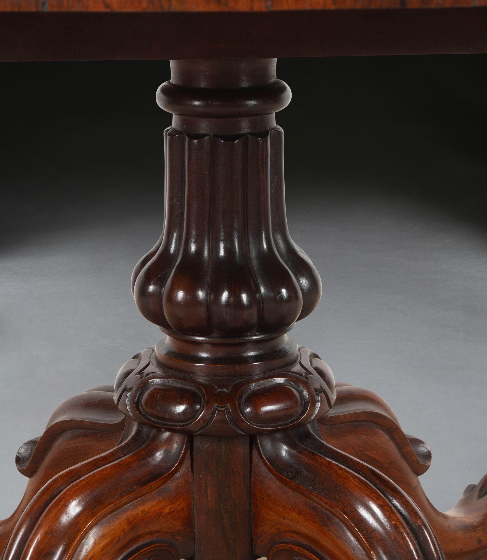 Table centrale ovale du 19e siècle en vente 3