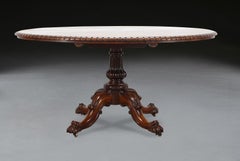 Ovaler Mitteltisch des 19. Jahrhunderts