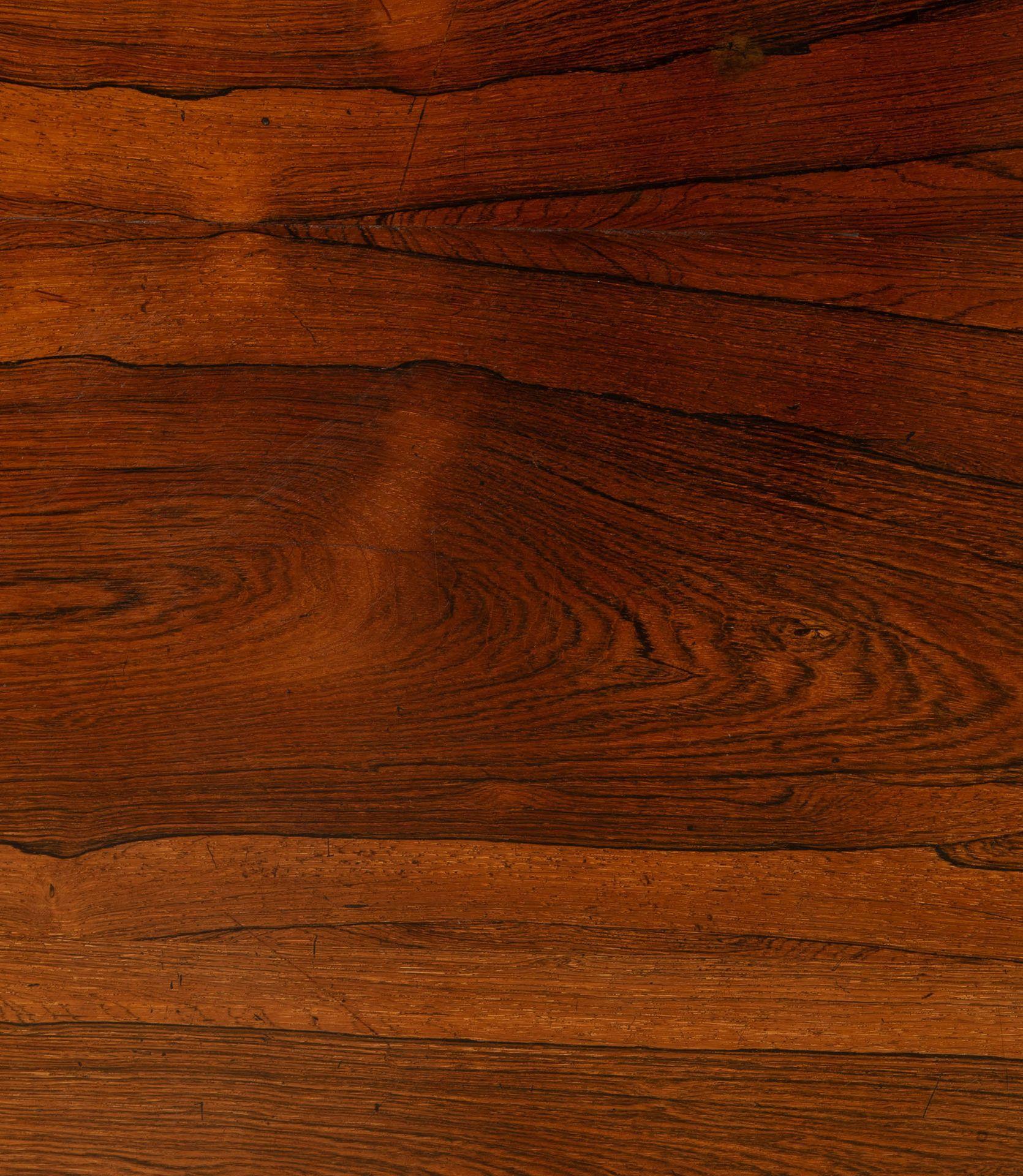 Bois de rose Table centrale ovale du 19e siècle en vente