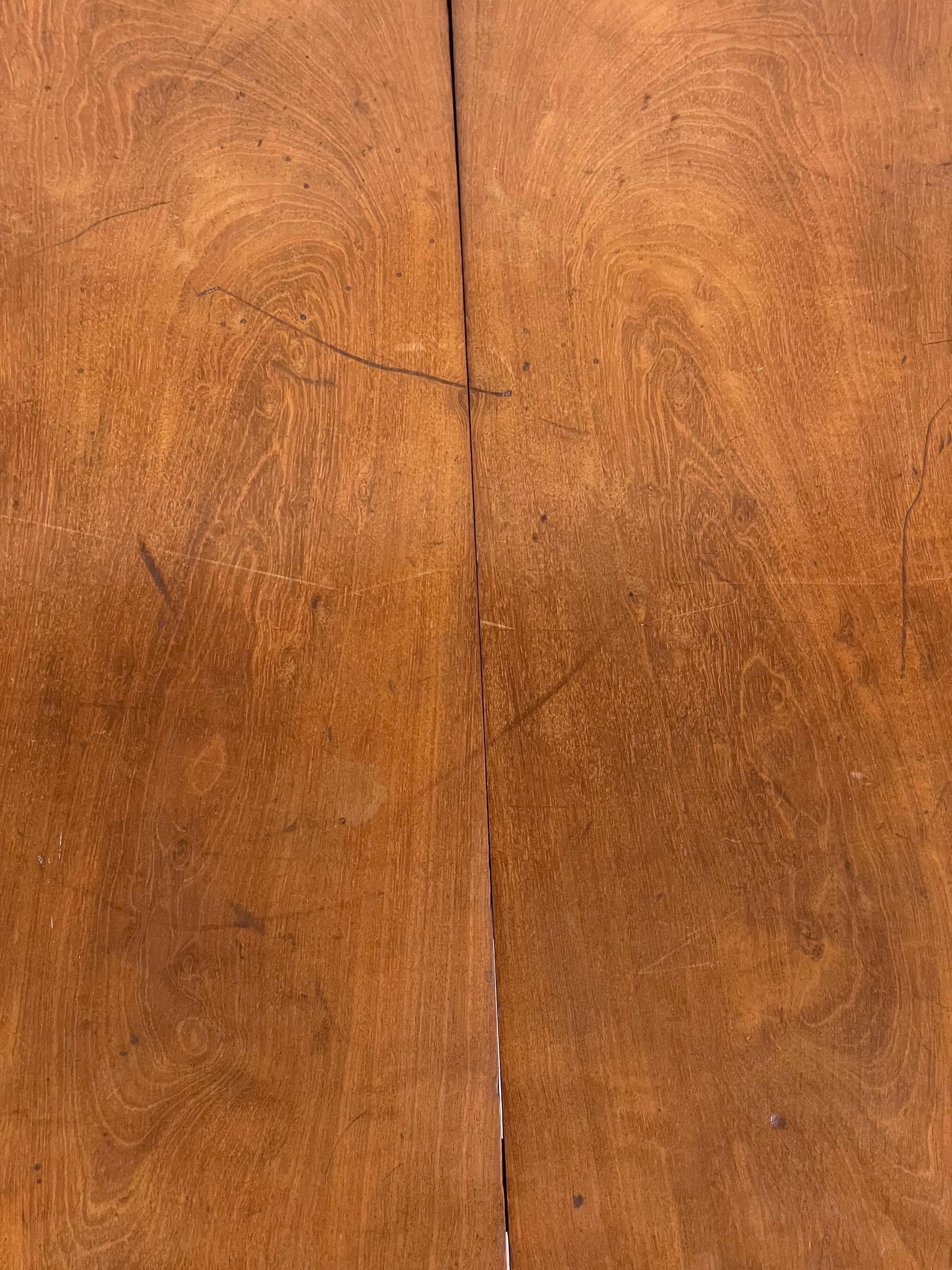 Table de salle à manger ovale du 19e siècle en vente 6