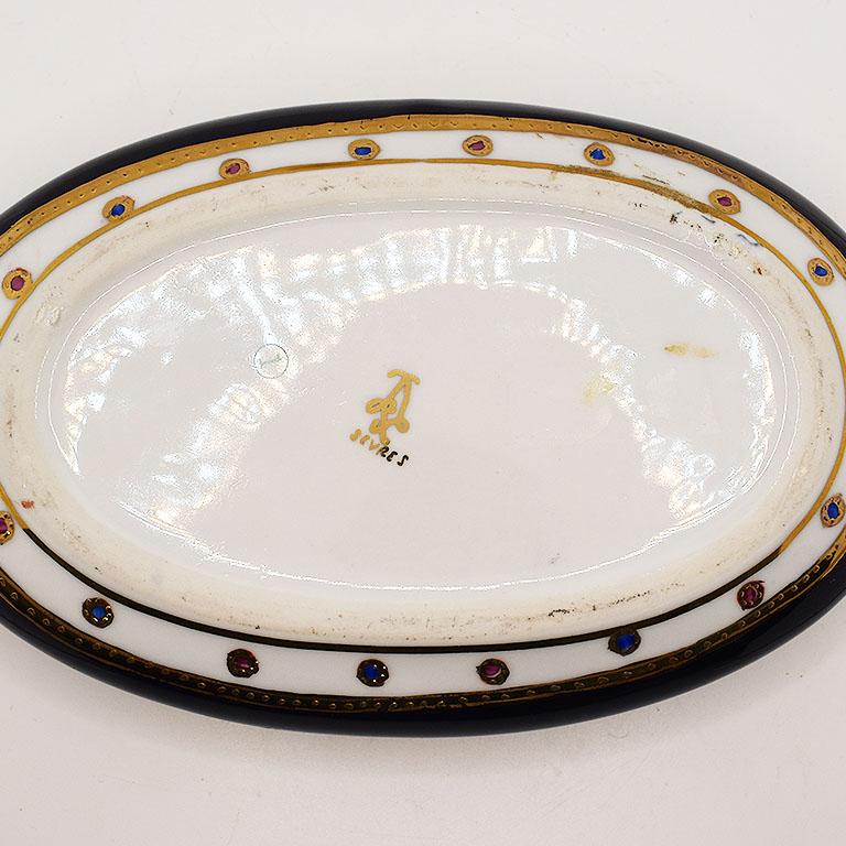 Gold 19th Century Oval French Gilt Cobalt Blue Sèvres Porcelain Box with Lid For Sale