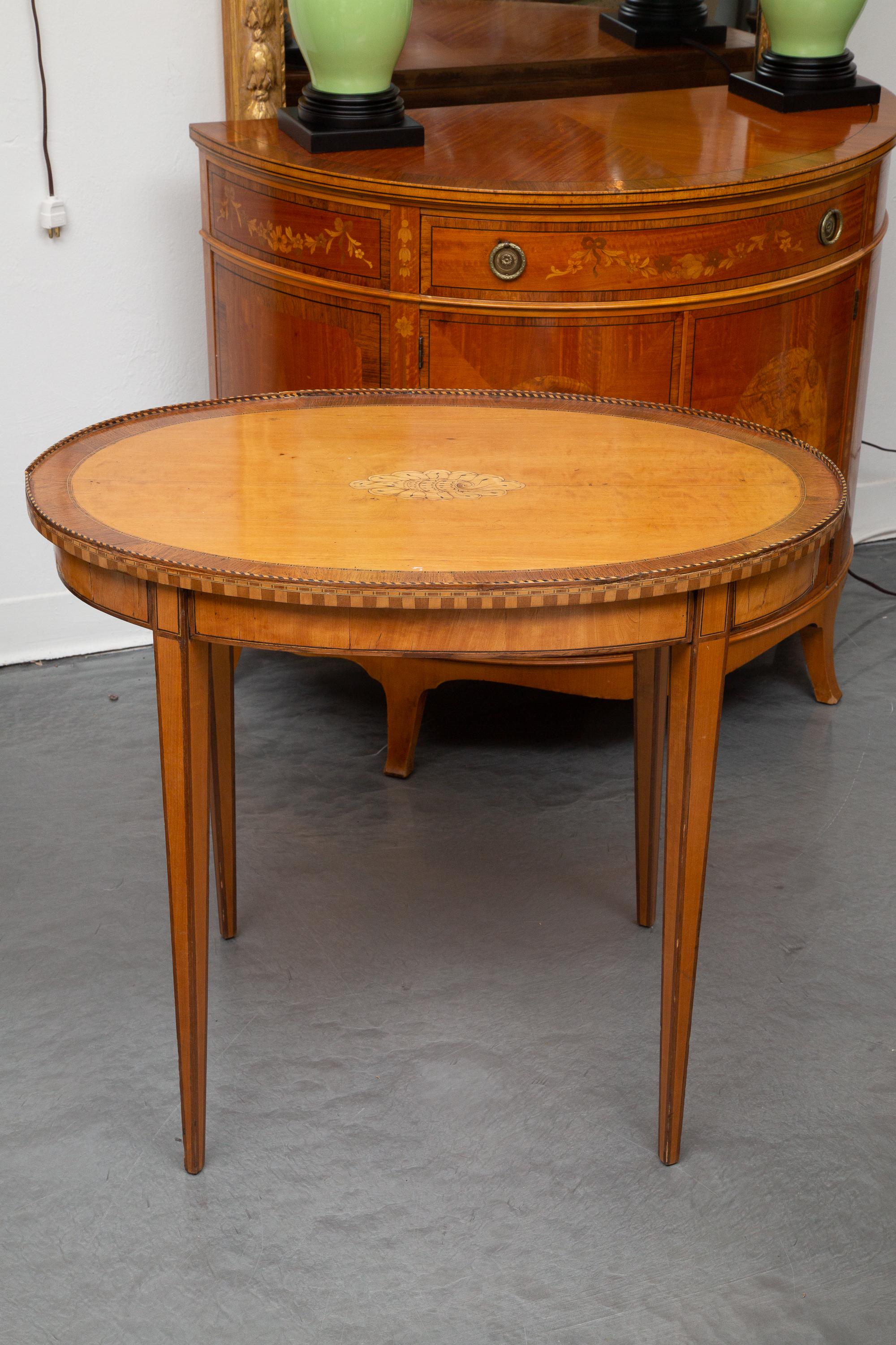 19th Century Oval George III Style Satinwood Side Table For Sale 3