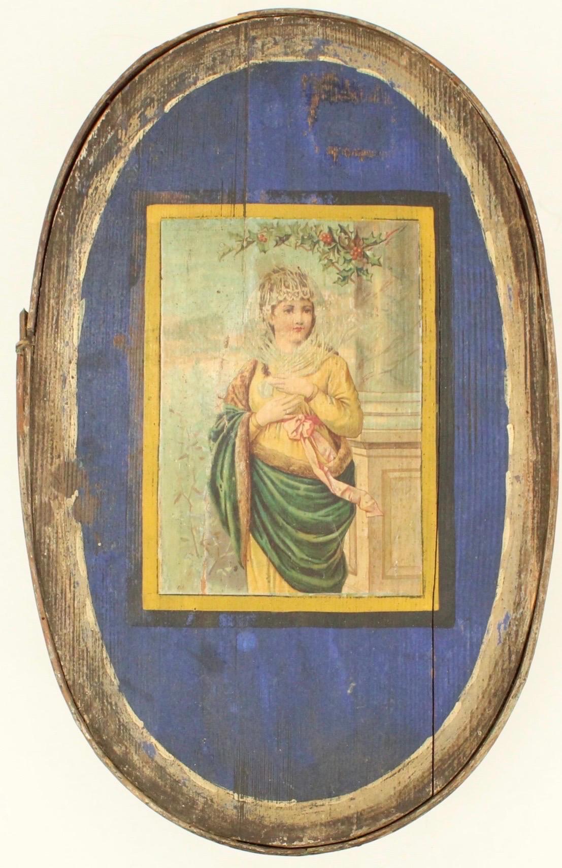 Boîte de mariage en bois peint à la main. Boîte à mariées de forme ovale en bois courbé, avec couvercle et côtés peints. Le couvercle comporte une scène centrale représentant une femme vêtue d'une robe jaune, d'un nœud rose, d'une couverture bleue