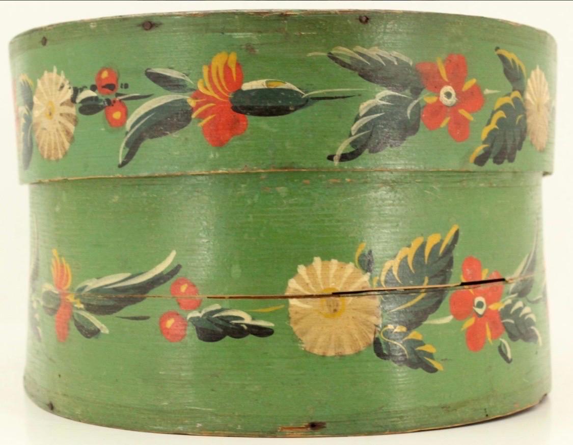 Boîte de mariée ovale du 19ème siècle peinte à la main en bois cintré en vente 2