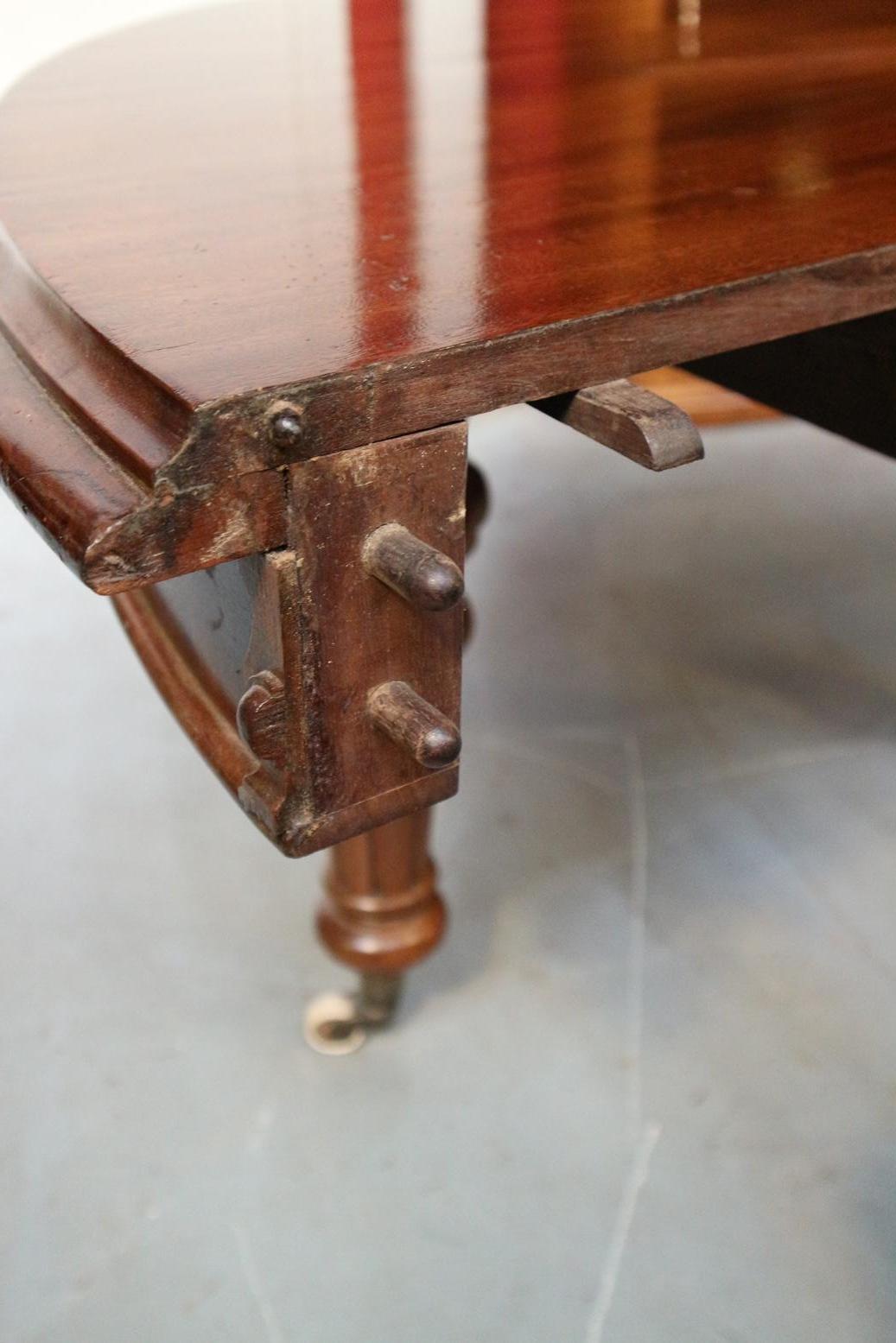 19th Century Oval Mahogany Dining Table 4