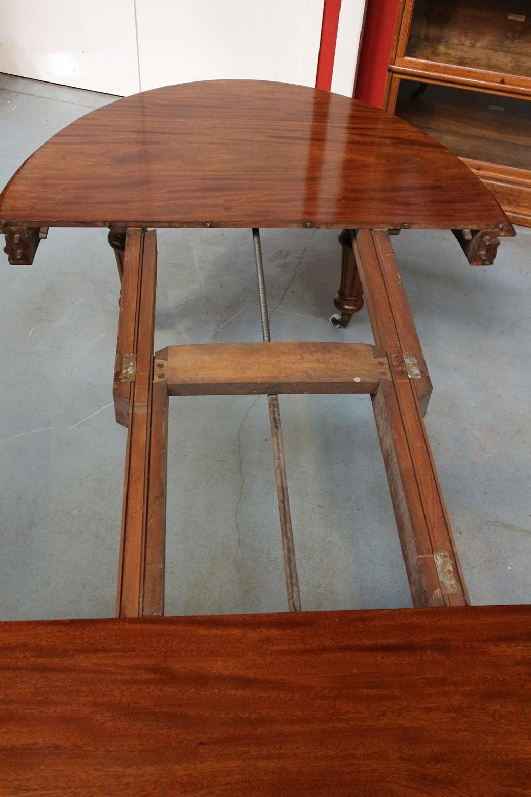 19th Century Oval Mahogany Dining Table 5