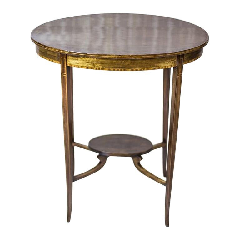 Table d'appoint ovale du XIXe siècle