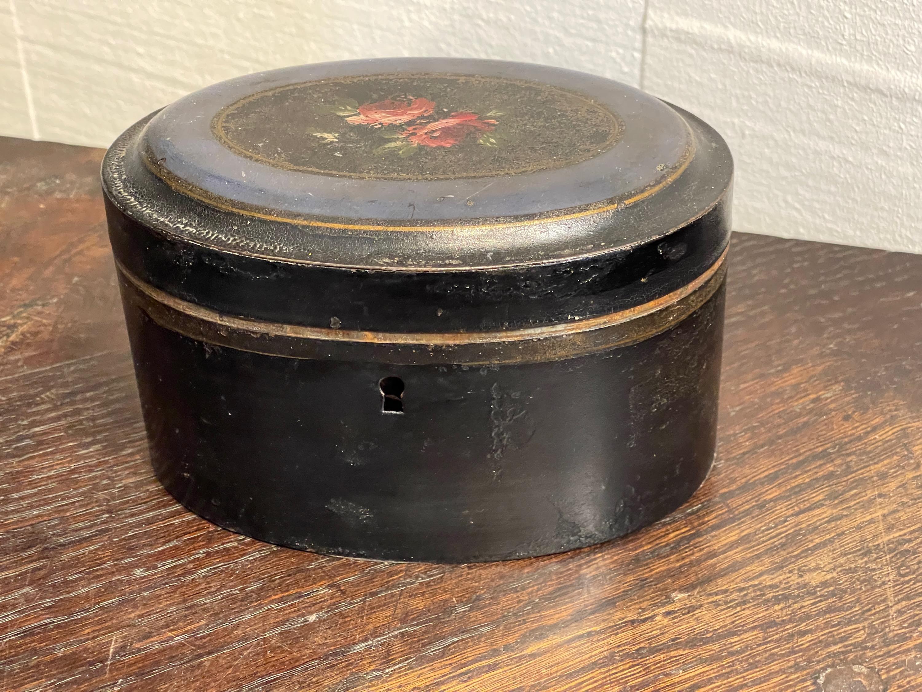 19th Century Oval Tole Tea Caddy In Good Condition For Sale In Charlottesville, VA