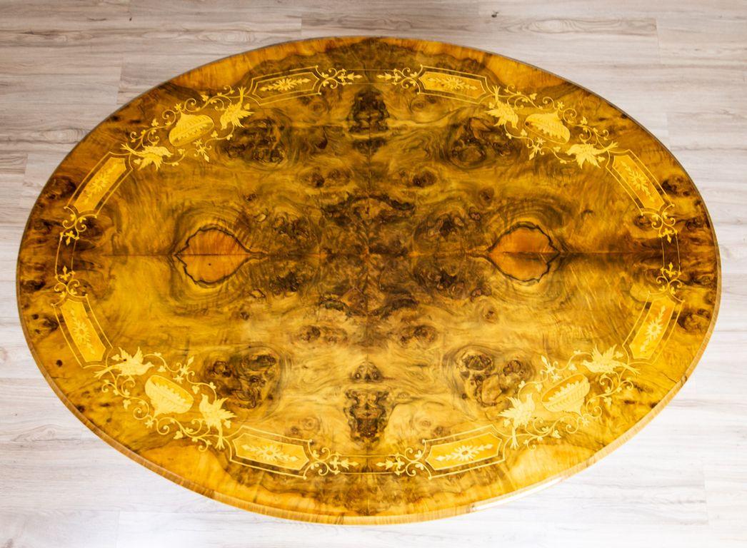 19th Century Oval Victorian Table In Good Condition For Sale In Opole, PL