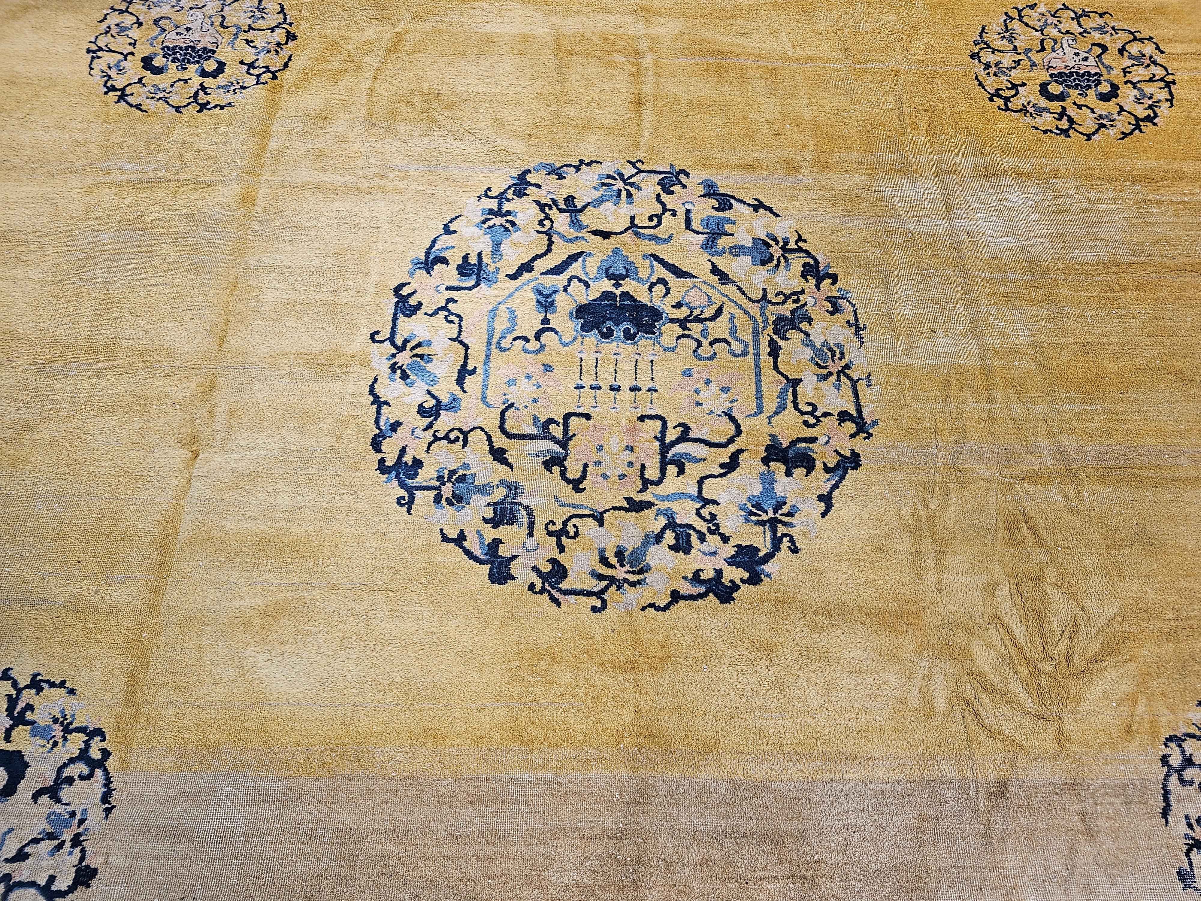 Wool 19th Century Oversize Chinese Peking Rug in Ningxia Pattern in Pale Yellow, Pink For Sale