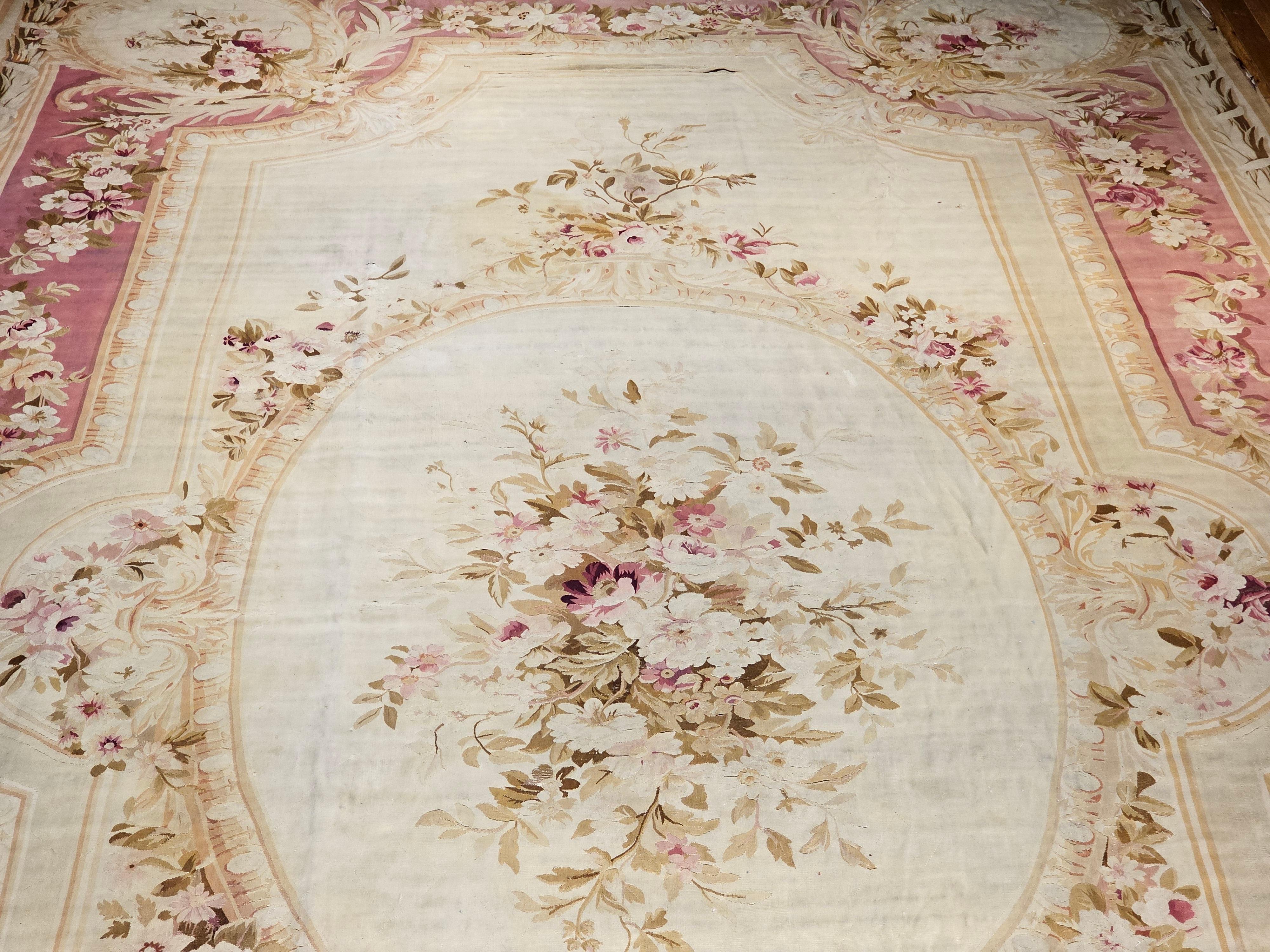 19th Century Oversize French Aubusson in Floral Pattern in Ivory, Red, Pink For Sale 4