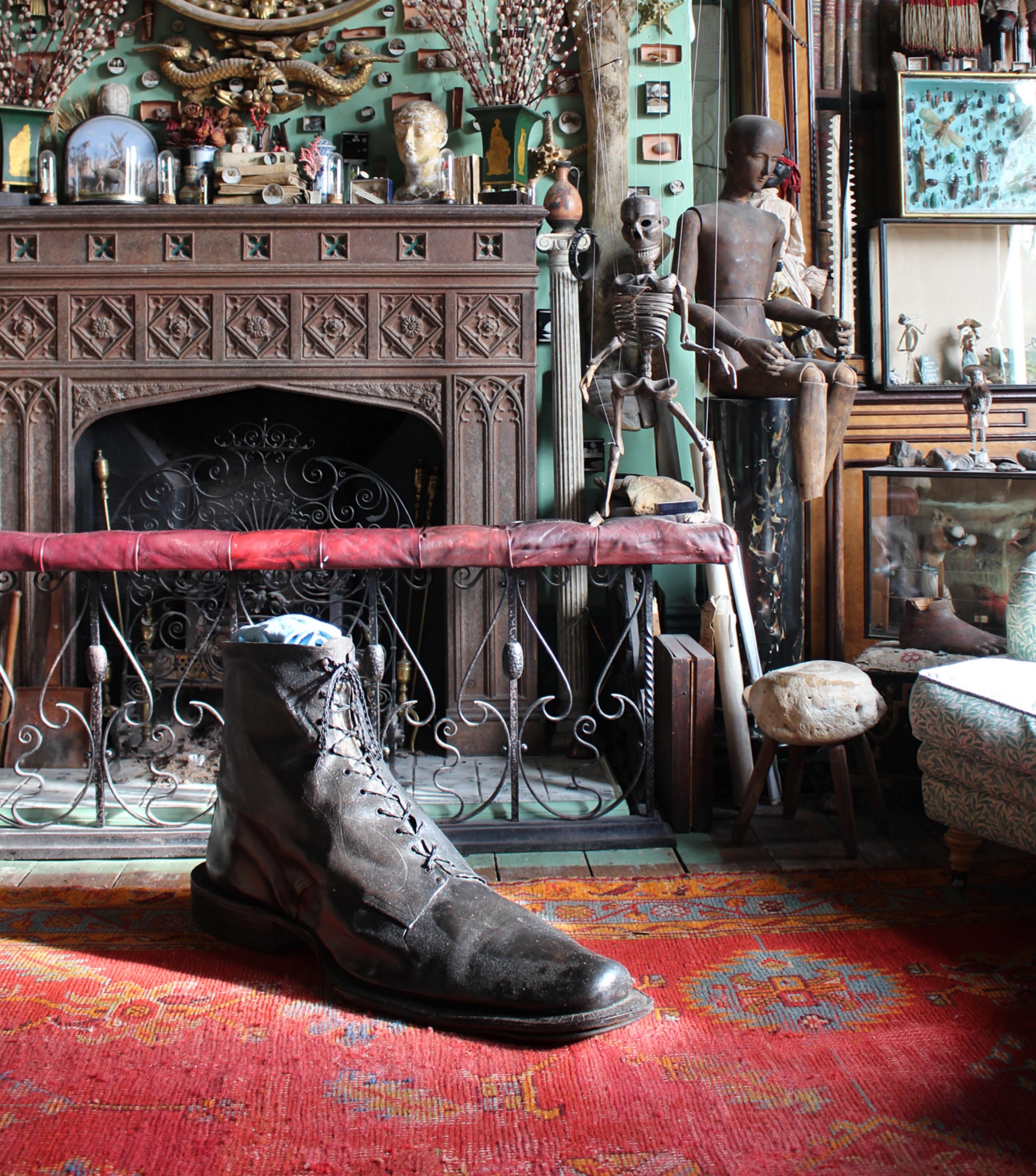 19. Jahrhundert überdimensionale riesige Folk Art Vollleder Messe Zeichen Balmoral Boot (Englisch) im Angebot