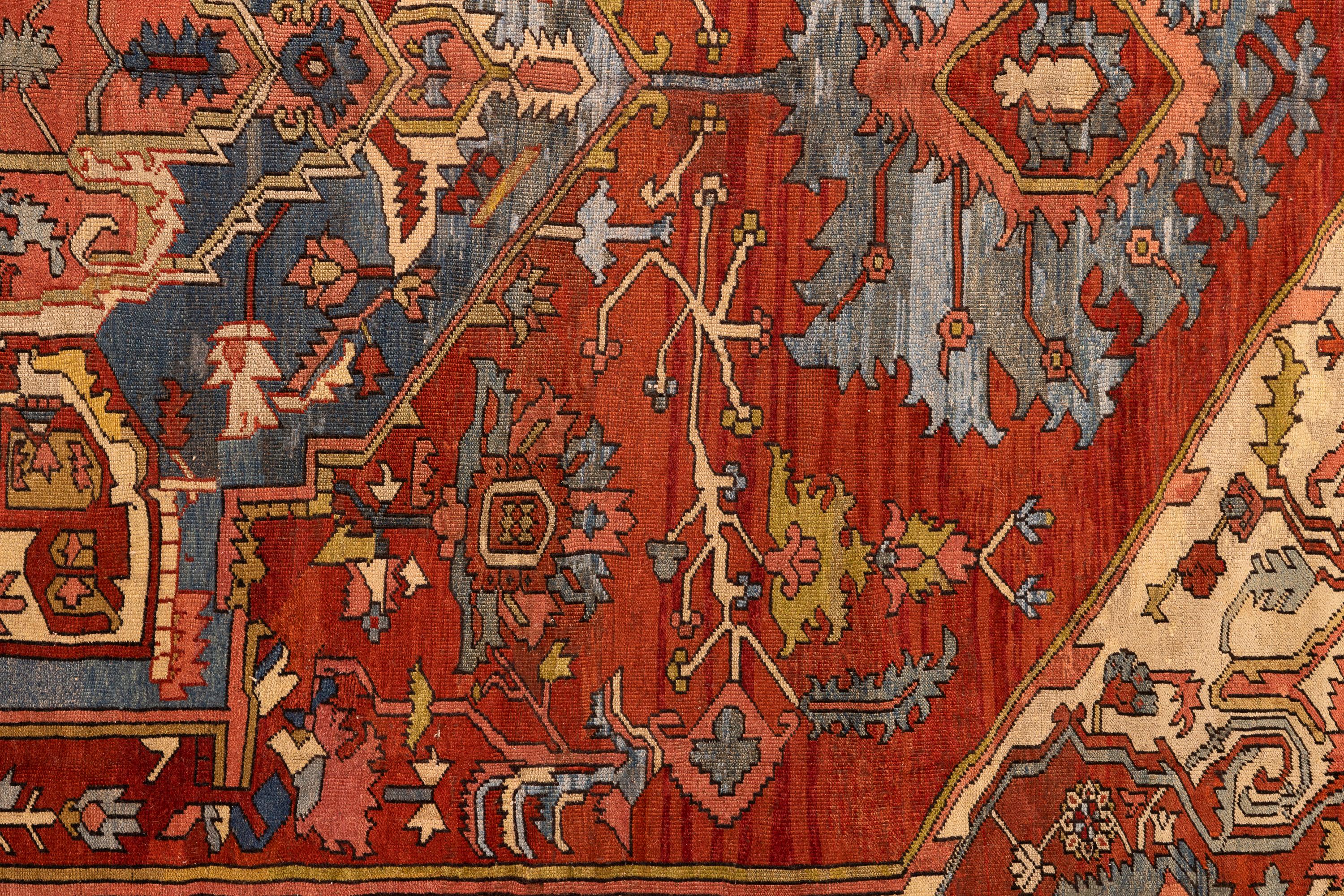 19th Century Oversized Serapi-Style Handwoven Wool Carpet in Coral and Indigo In Good Condition For Sale In Barueri, SP, BR