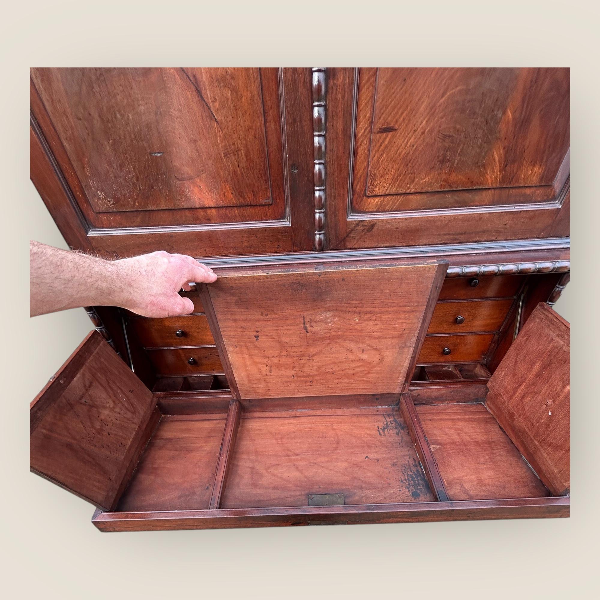 Cassapanca da campagna anglo-indiana Padouk del XIX secolo con secretaire e credenza in vendita 6