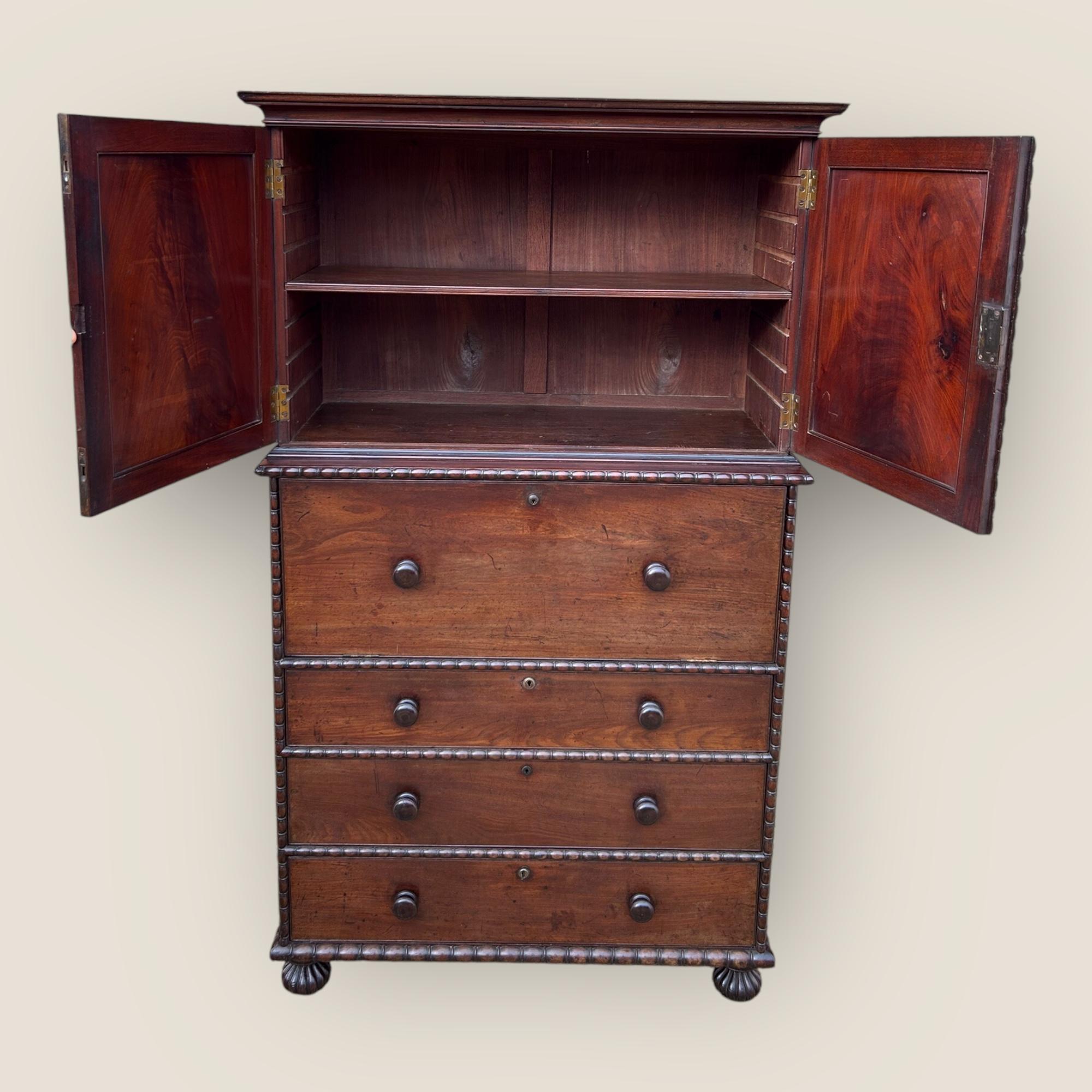 Stile Campaign Cassapanca da campagna anglo-indiana Padouk del XIX secolo con secretaire e credenza in vendita
