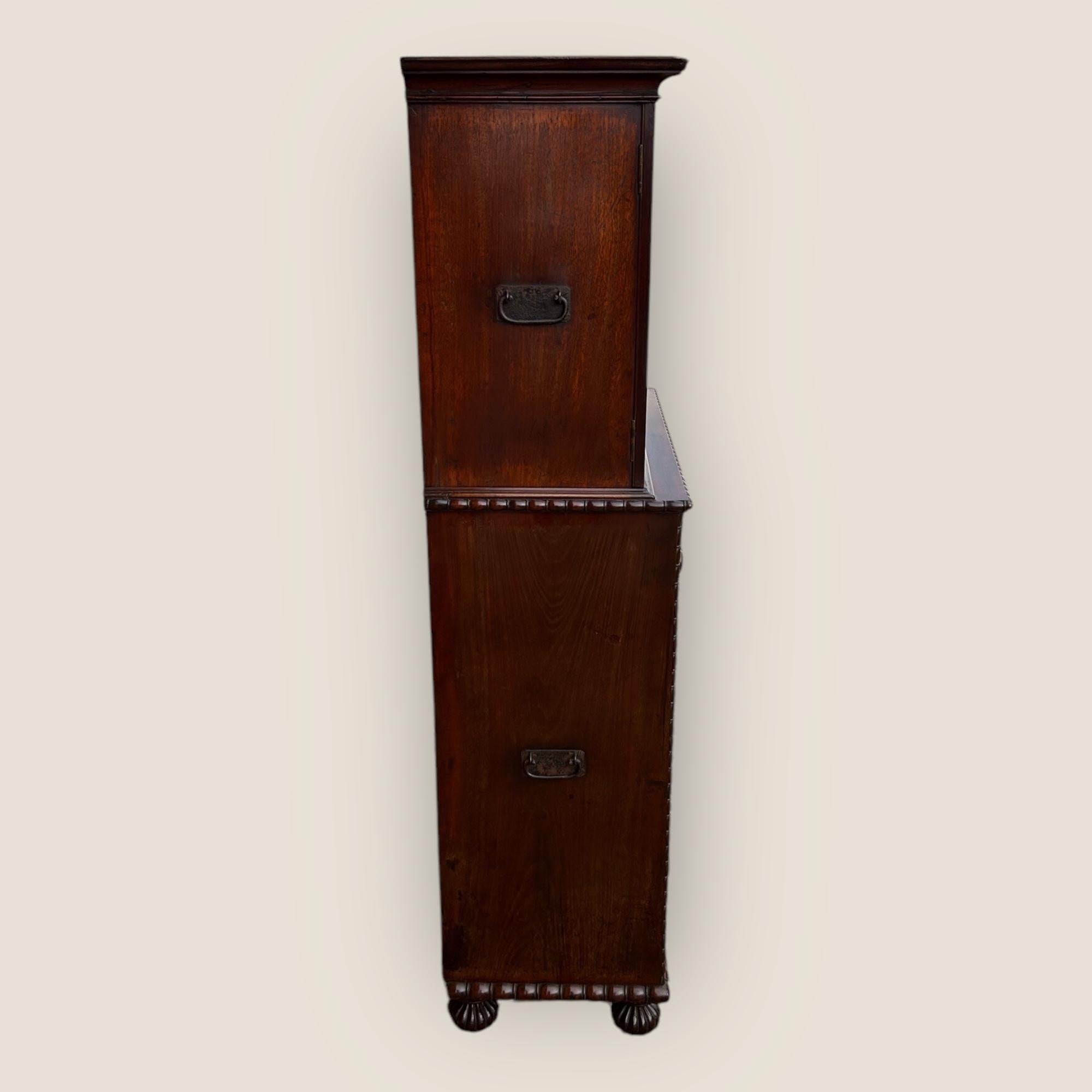 Cassapanca da campagna anglo-indiana Padouk del XIX secolo con secretaire e credenza In condizioni buone in vendita a King's Lynn, GB