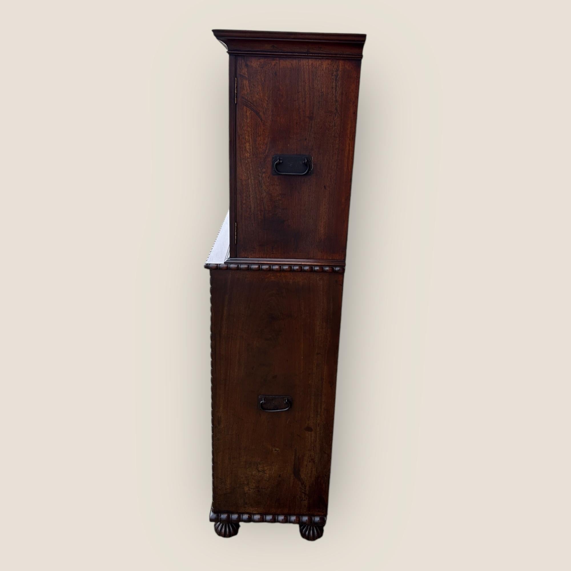 Cassapanca da campagna anglo-indiana Padouk del XIX secolo con secretaire e credenza in vendita 1
