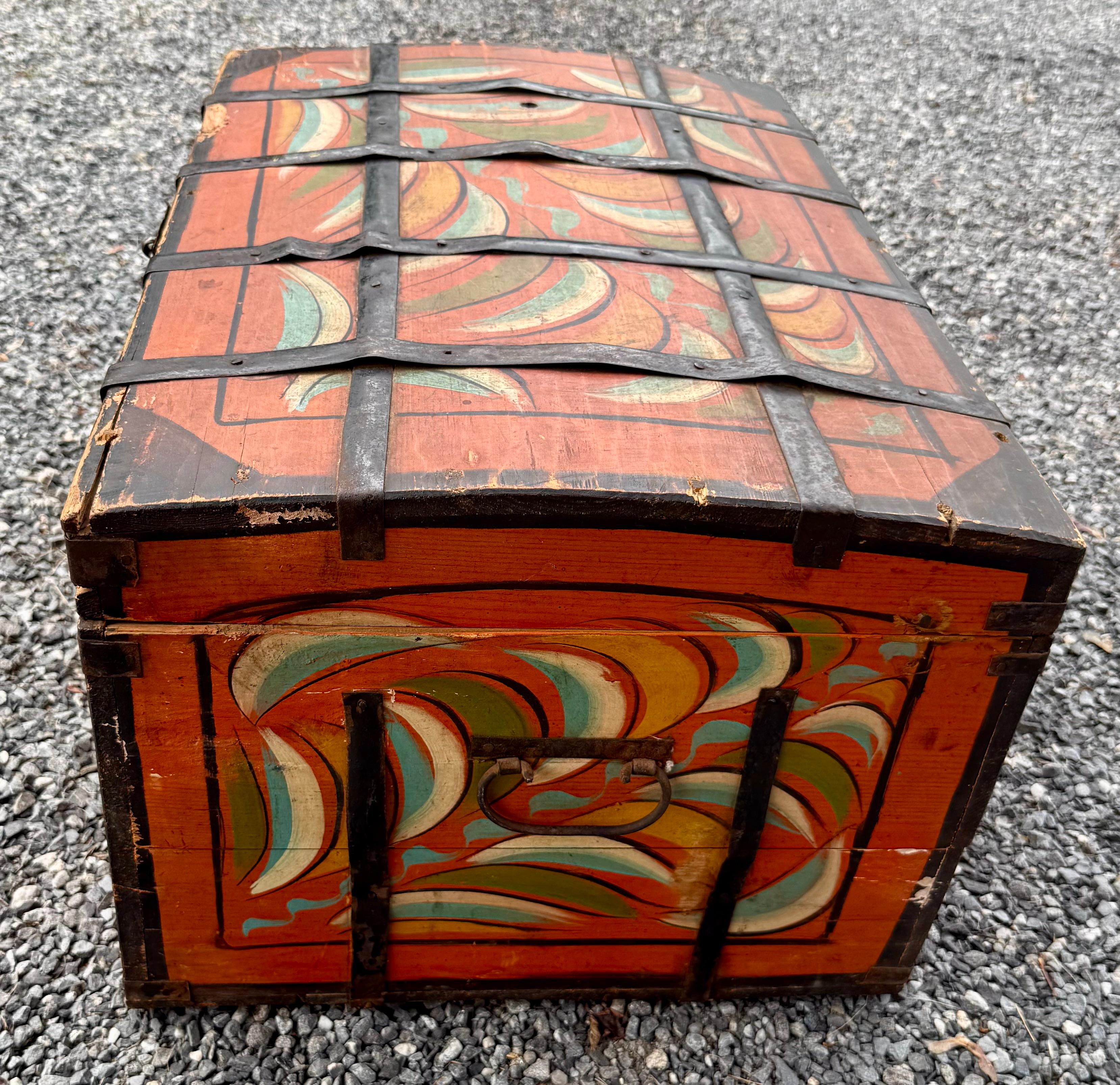 19th Century Paint Decorated Storage Box In Good Condition For Sale In Wiscasset, ME