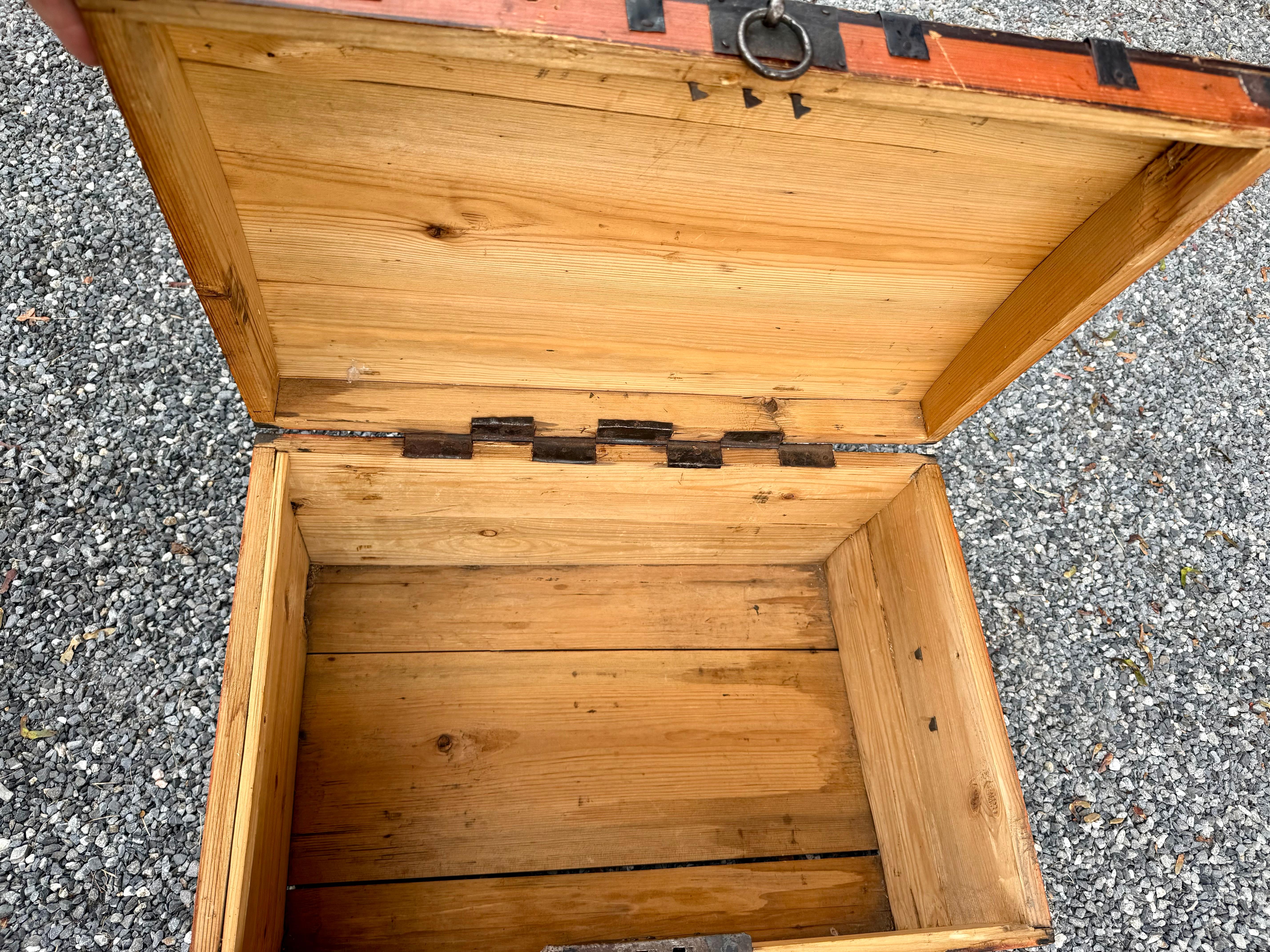 19th Century Paint Decorated Storage Box For Sale 2