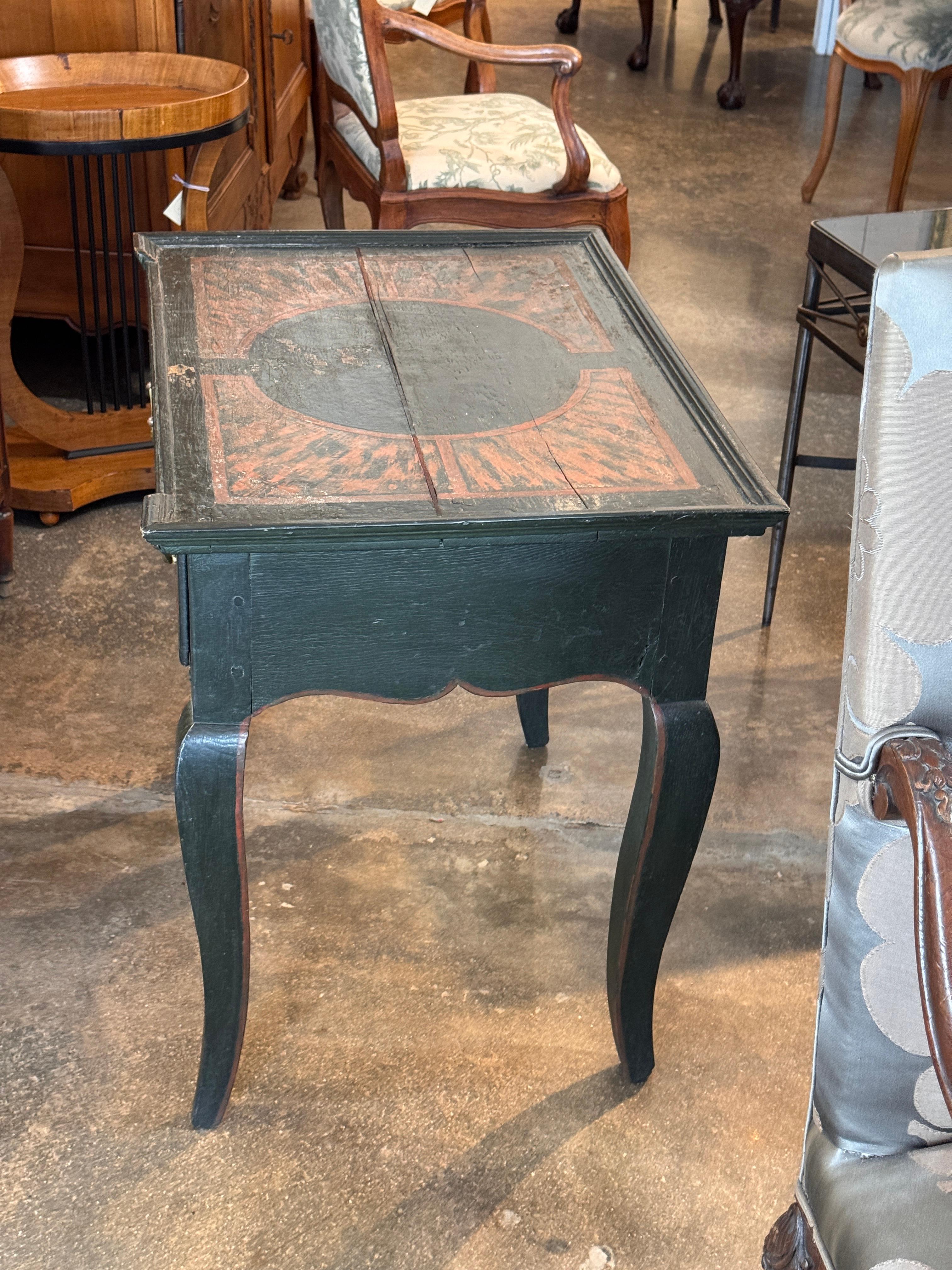 19th Century Paint-Decorated Table With Raised-Edge Top in vendita 5