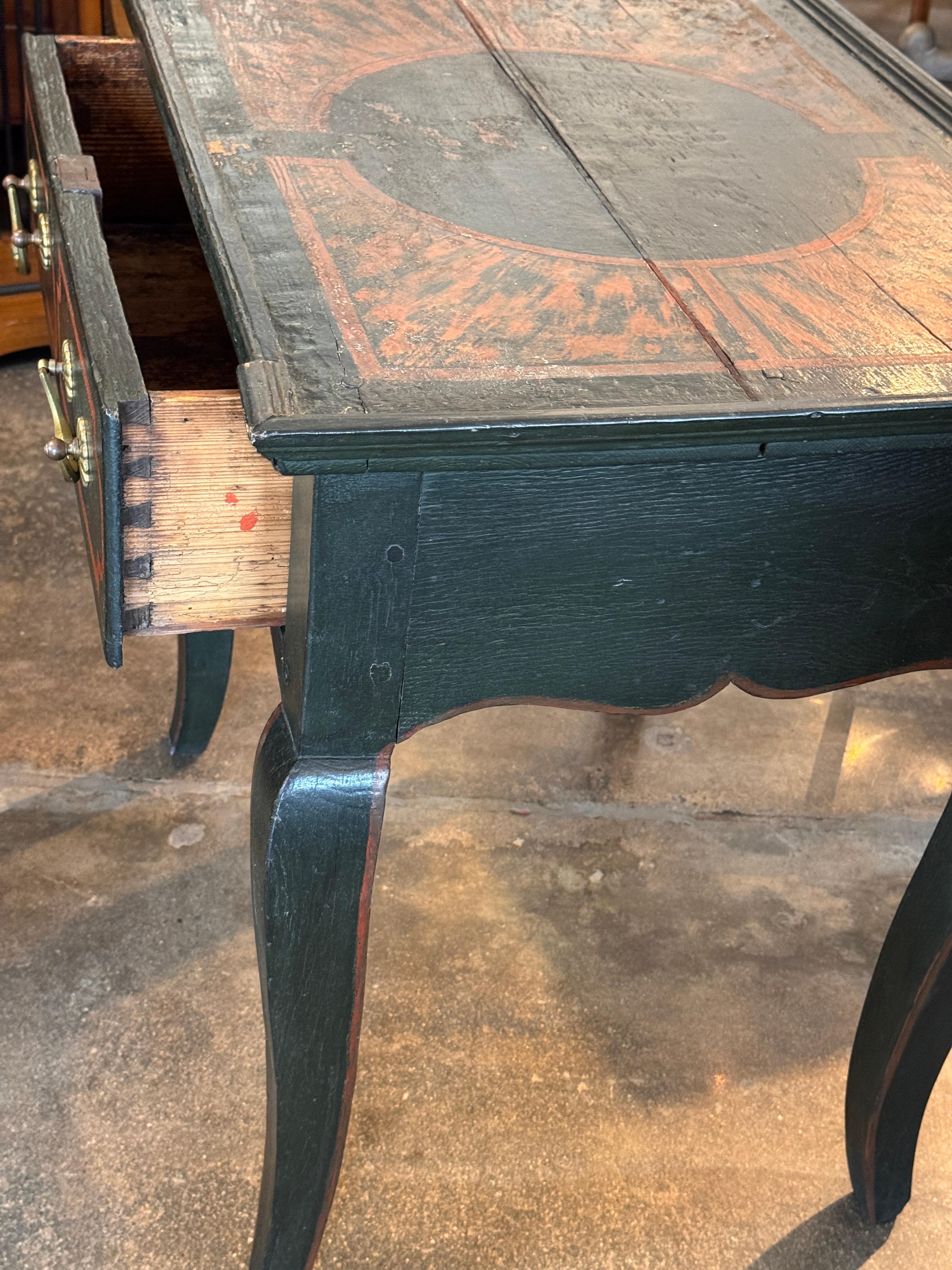 19th Century Paint-Decorated Table With Raised-Edge Top in vendita 3