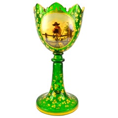 Vase en verre de Bohème vert brillant peint et doré du 19ème siècle