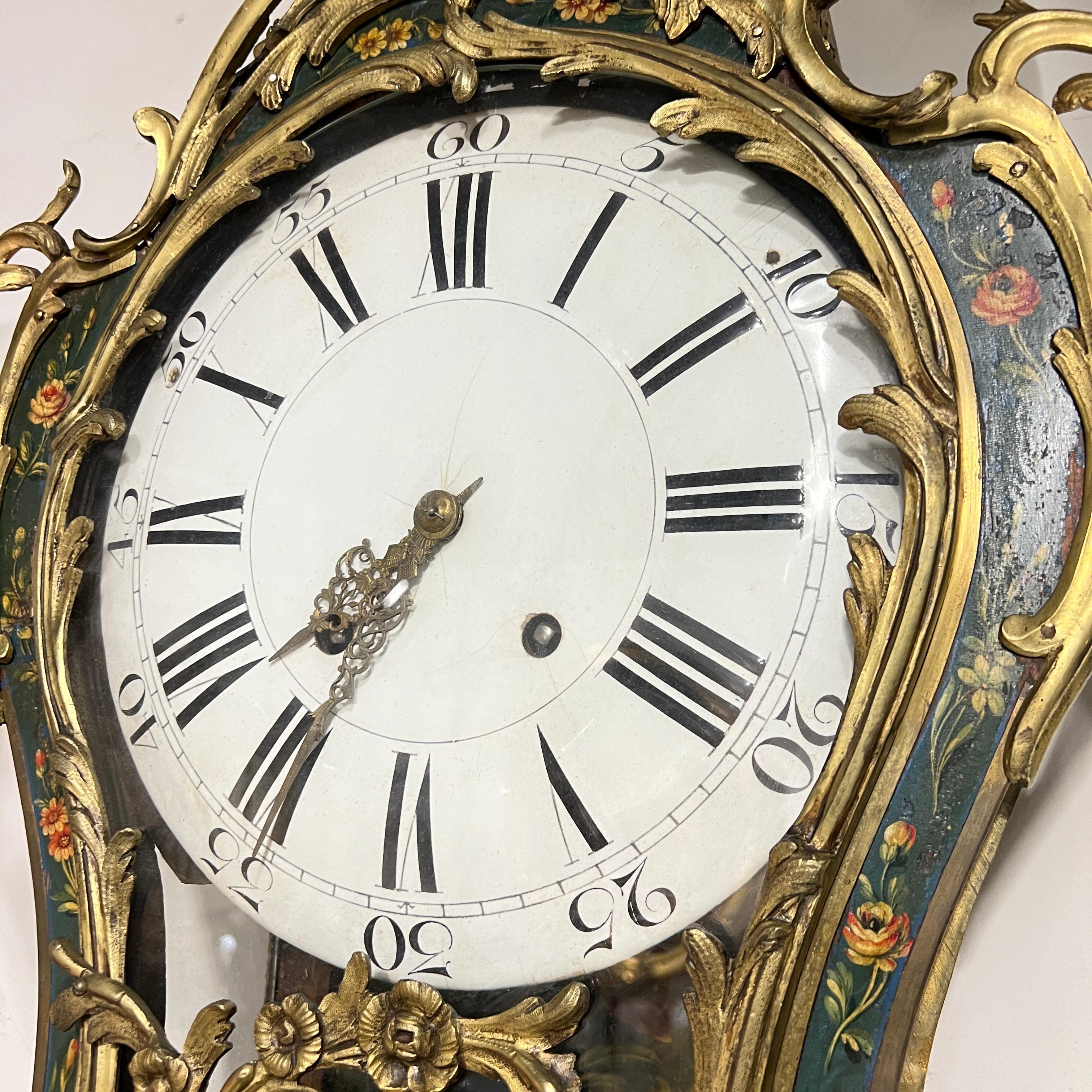 Horloge de support en bronze doré et peint du 19e siècle de style Louis XV en vente 6
