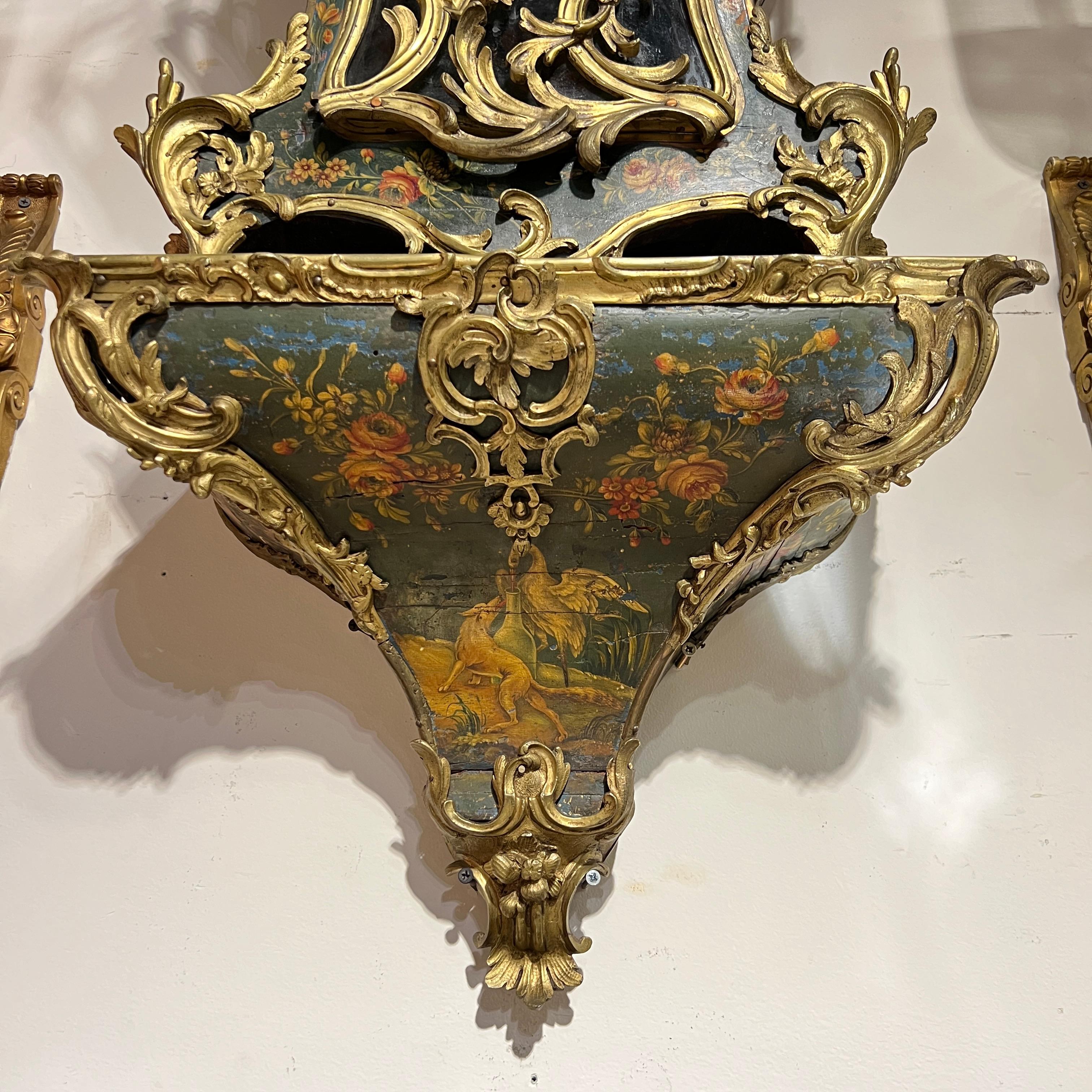 Français Horloge de support en bronze doré et peint du 19e siècle de style Louis XV en vente