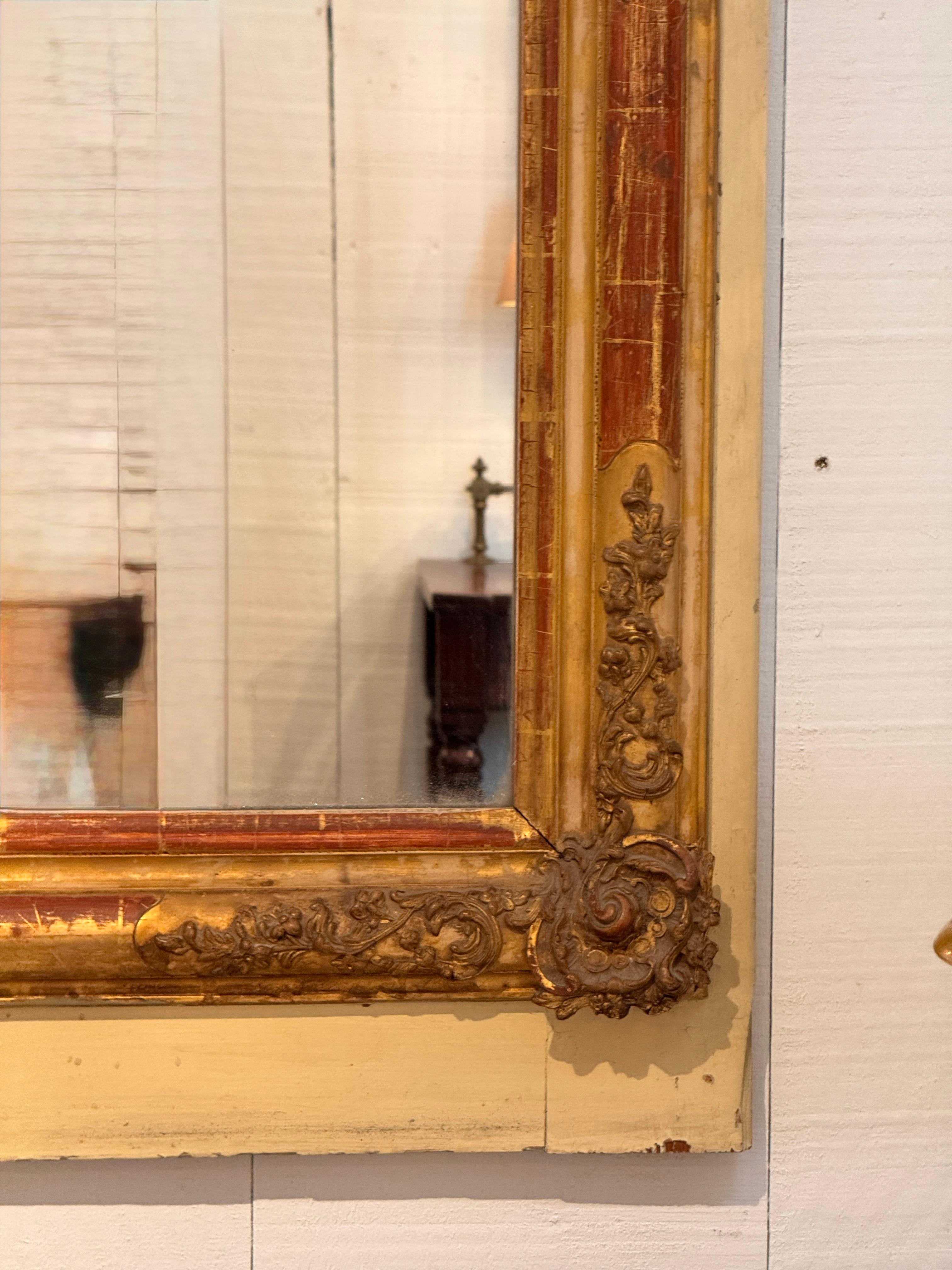 Français Miroir en bois peint et doré du 19e siècle en vente