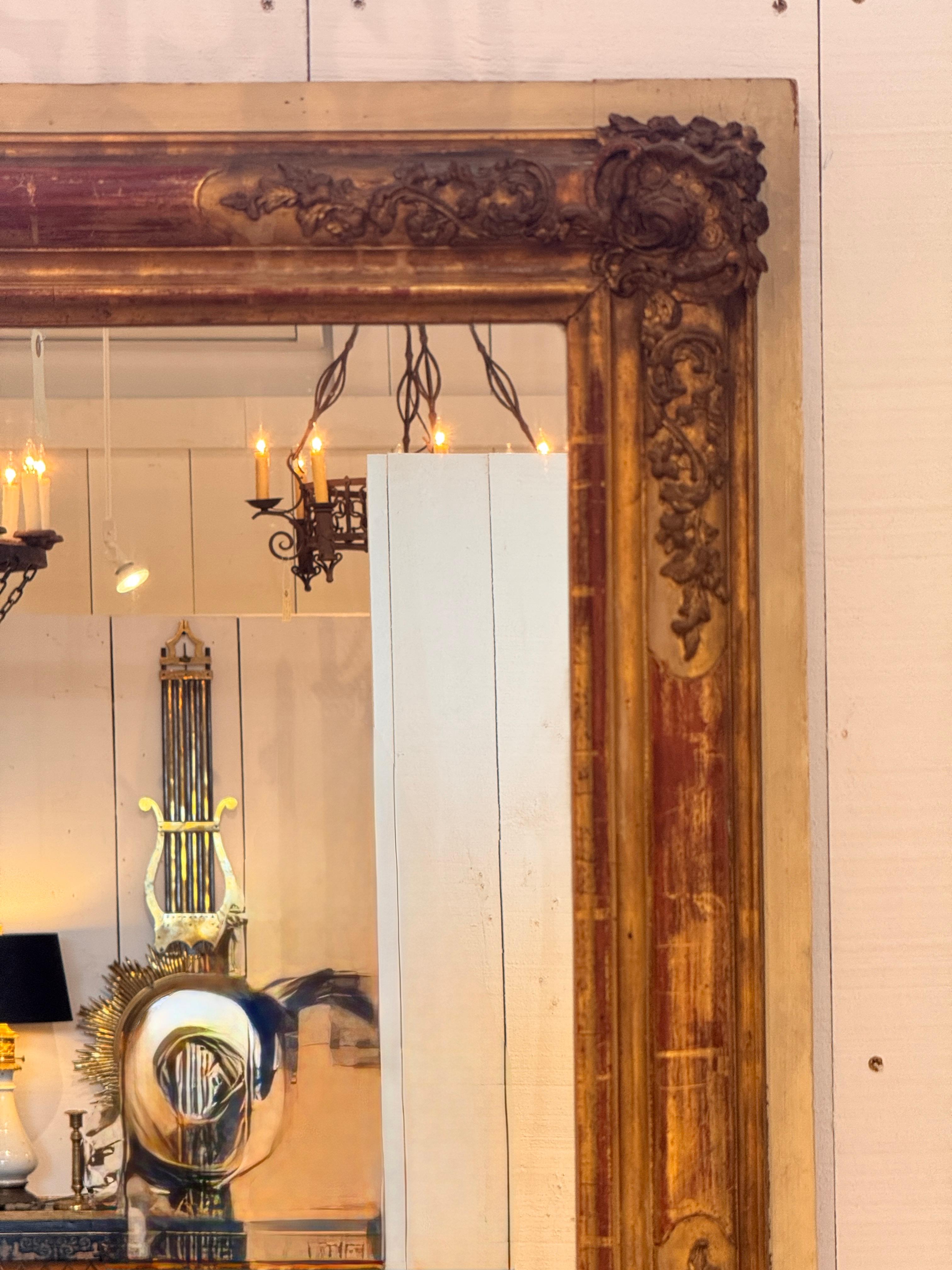 Miroir en bois peint et doré du 19e siècle Bon état - En vente à Charlottesville, VA