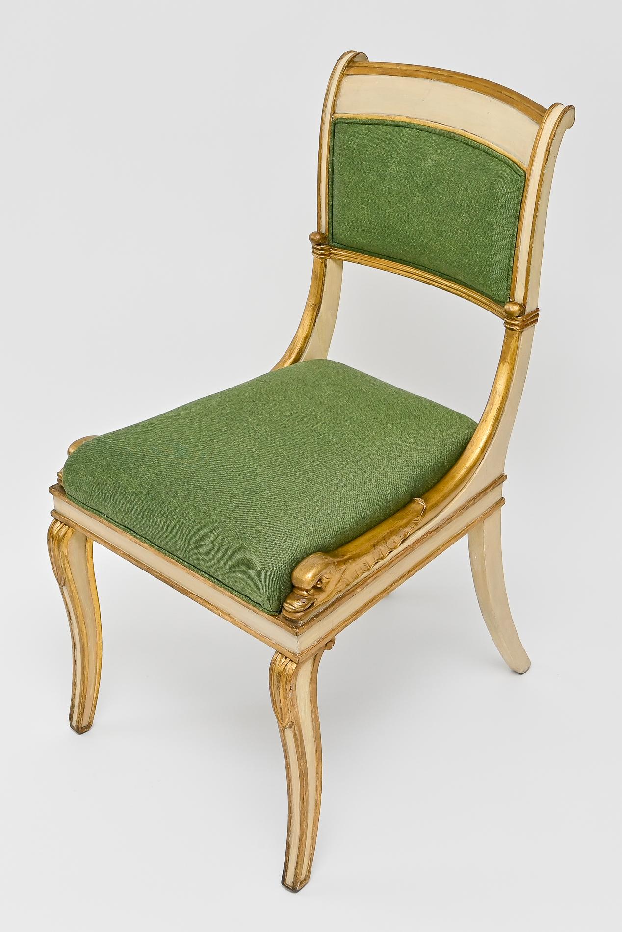 19. Jahrhundert Gemalter Stuhl Vergoldet  Delphine Französisch im Angebot 1