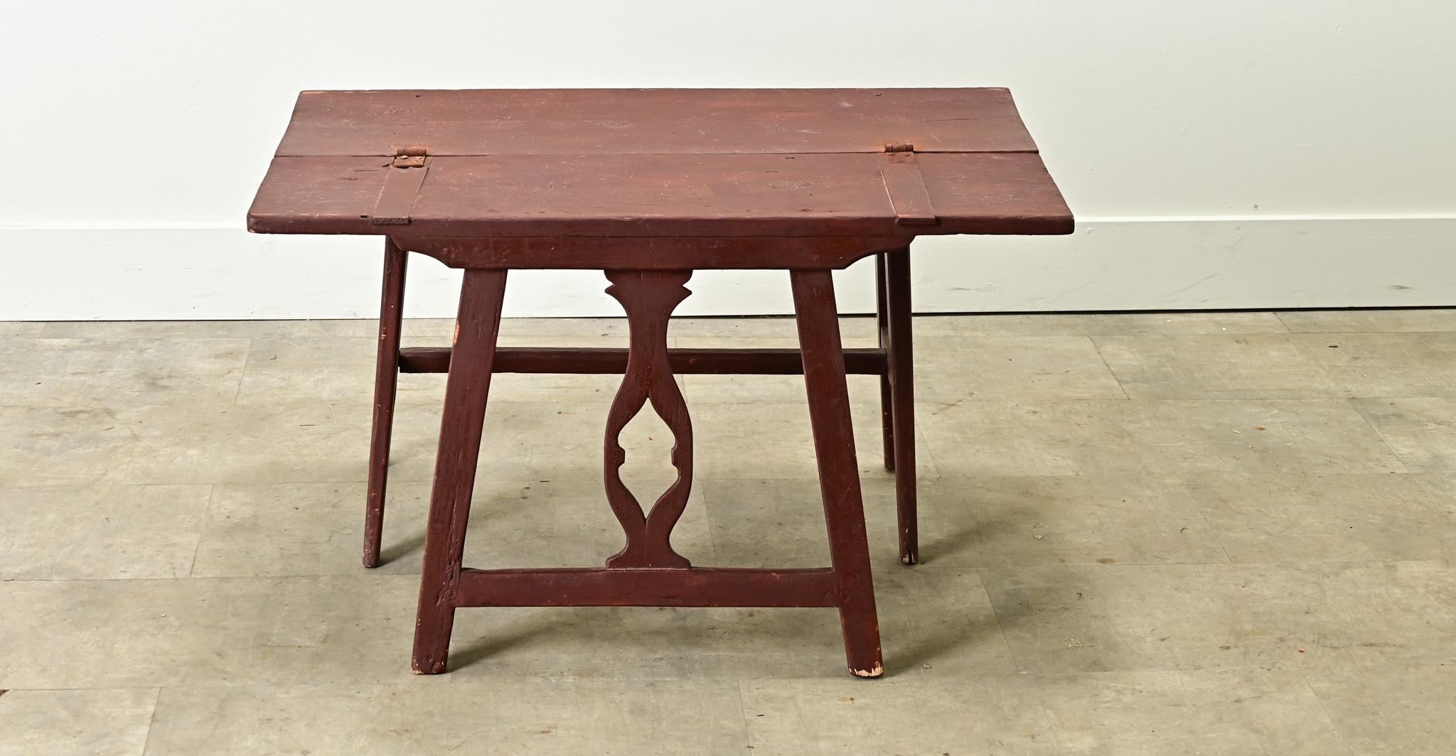 Gemalter Stuhl-Tisch aus dem 19. (19. Jahrhundert) im Angebot