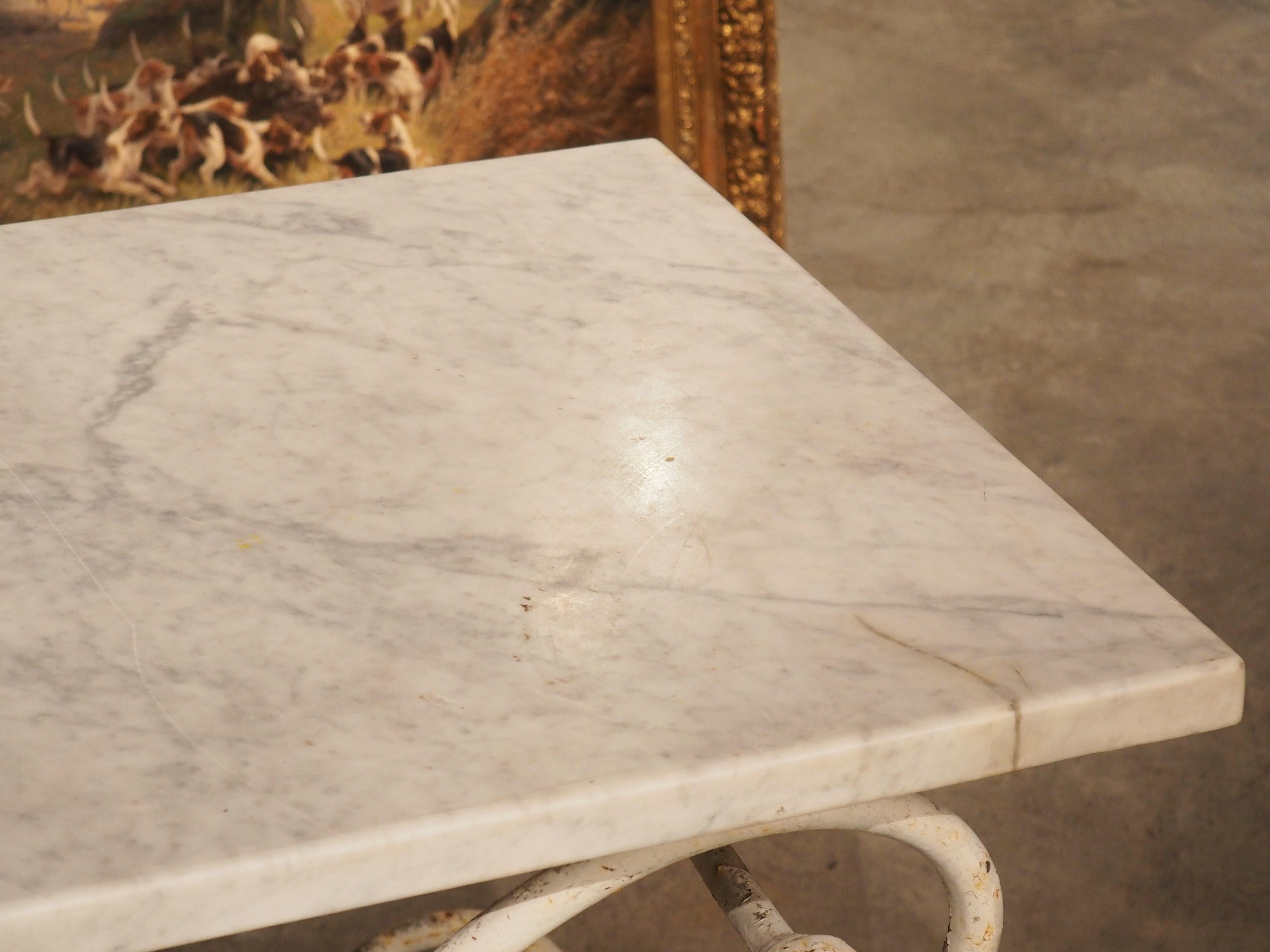 Bemalter französischer Eisen-Pastry- oder Butcher-Tisch des 19. Jahrhunderts mit Carrara-Marmorplatte im Angebot 7