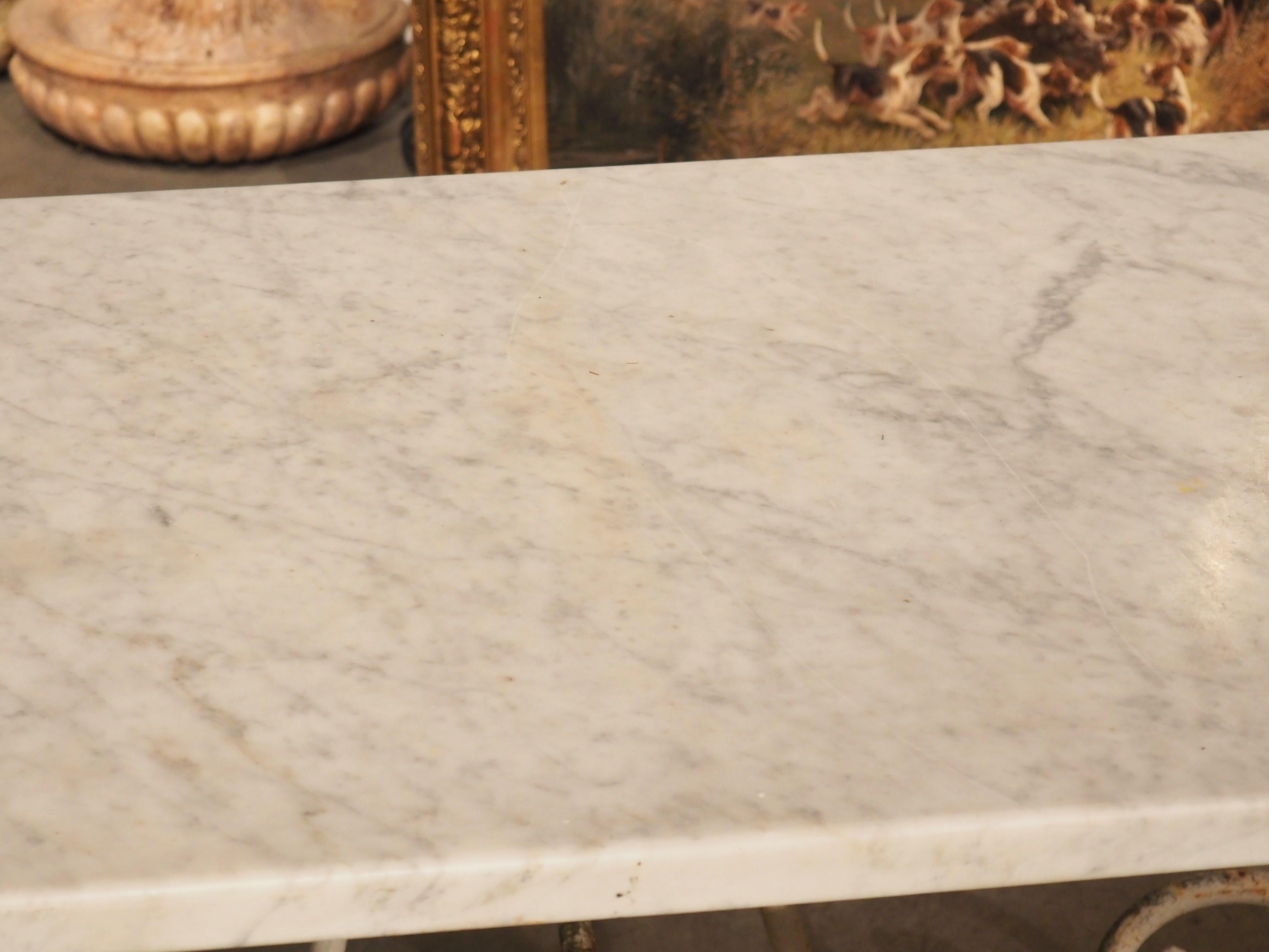 Bemalter französischer Eisen-Pastry- oder Butcher-Tisch des 19. Jahrhunderts mit Carrara-Marmorplatte im Angebot 8