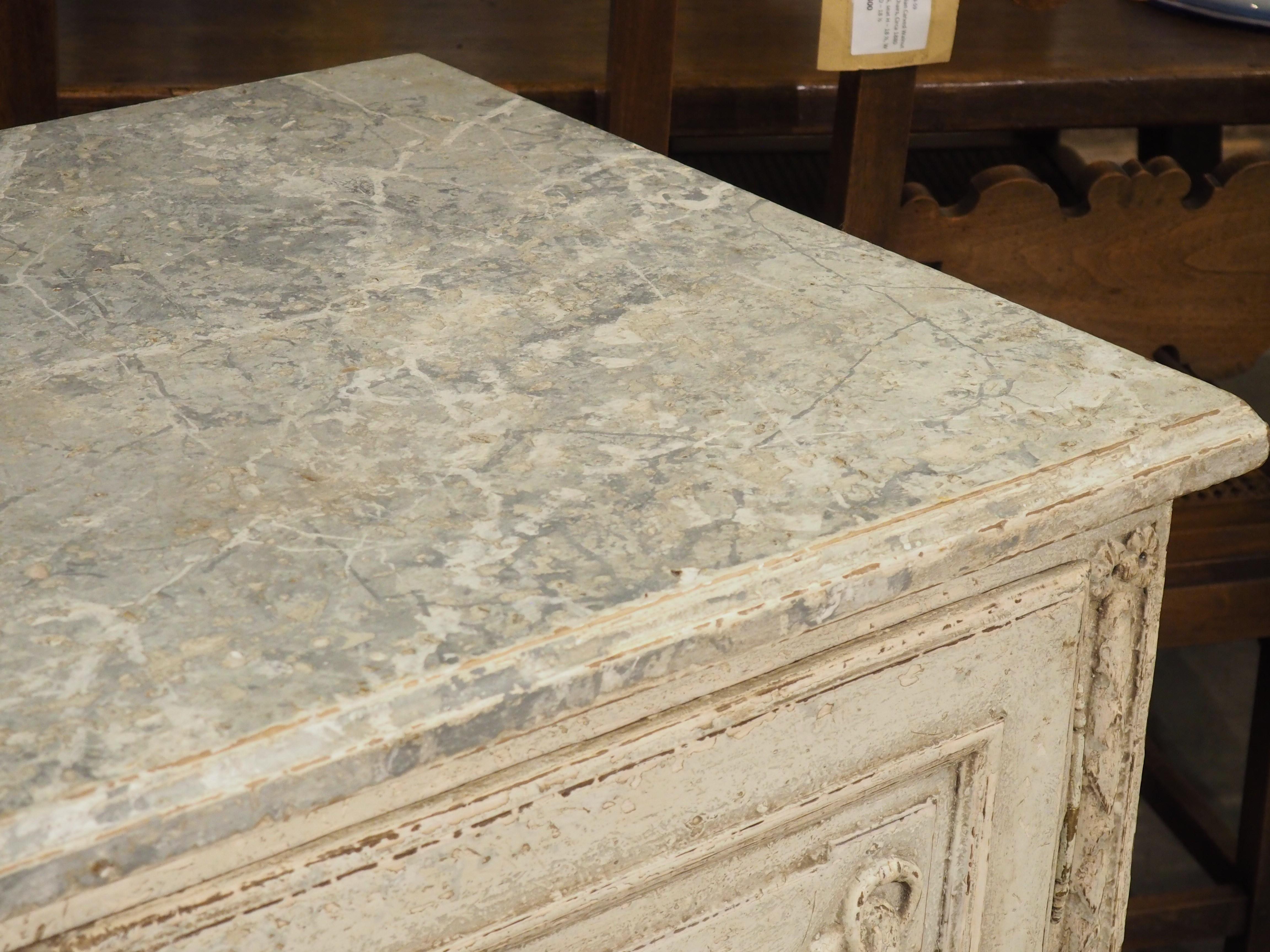 Buffet francese del XIX secolo in stile Luigi XVI dipinto con piano in finto marmo in vendita 1