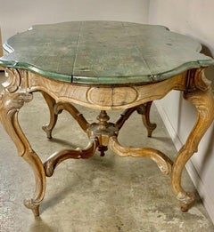 Tavolo da centro ovale francese dipinto del XIX secolo
