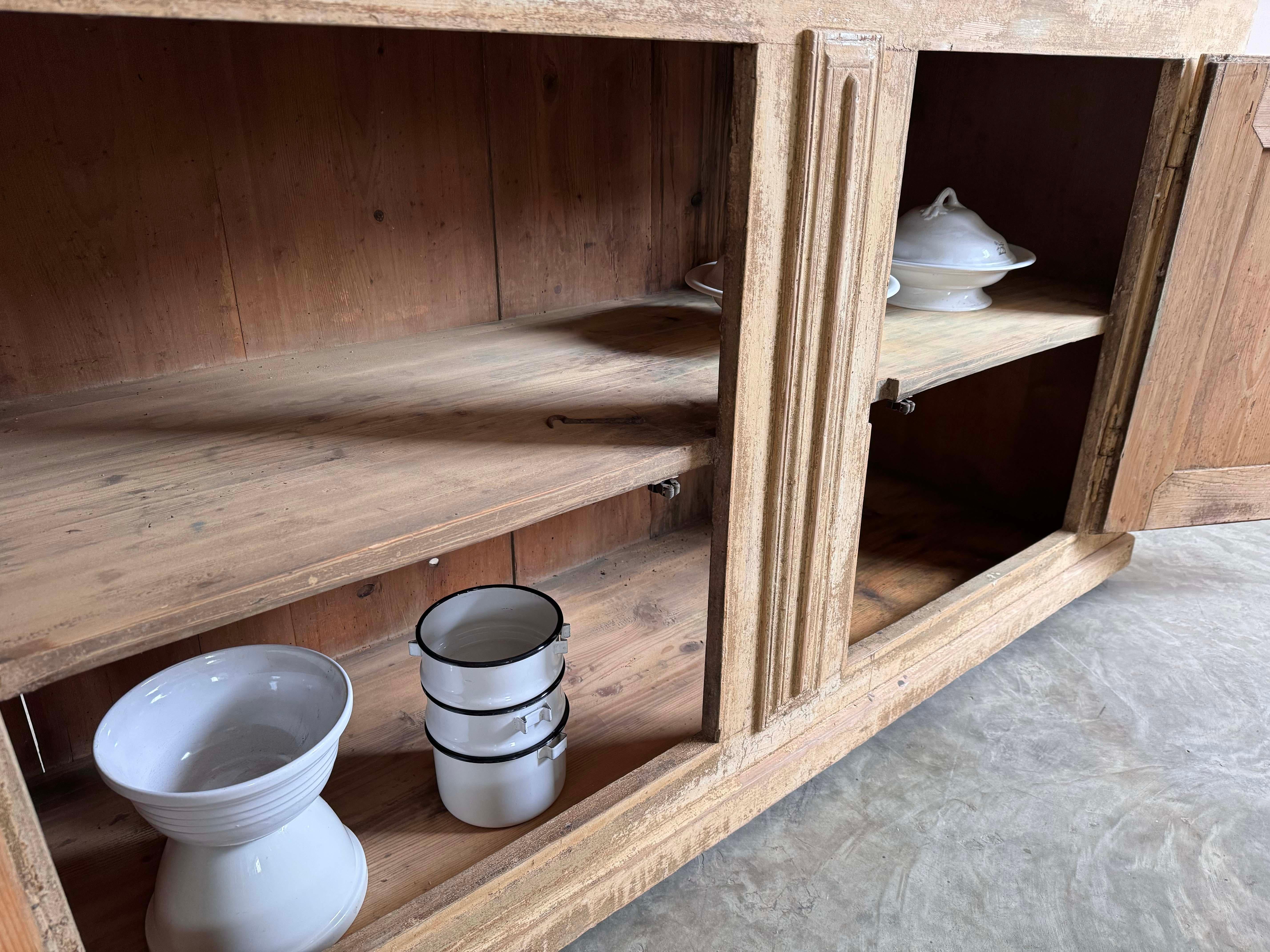 Francese Credenza francese dipinta del XIX secolo in vendita