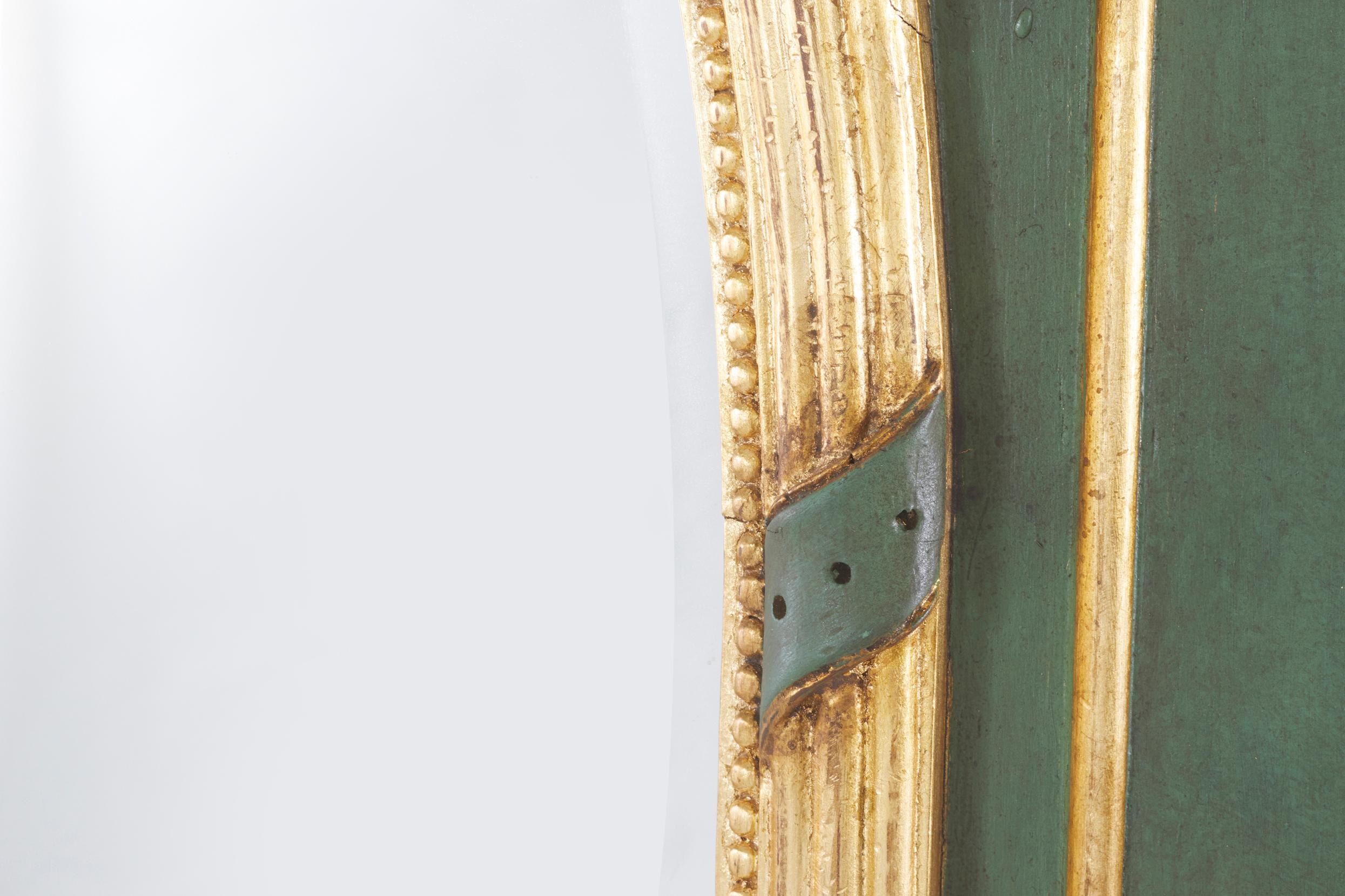 Italienischer Pfeilerspiegel des 19. Jahrhunderts, bemalt / vergoldet (Handgeschnitzt) im Angebot