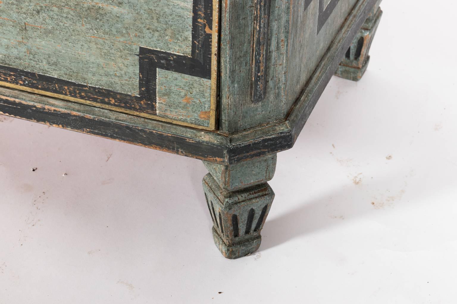 commode gustavienne peinte du 19ème siècle 6