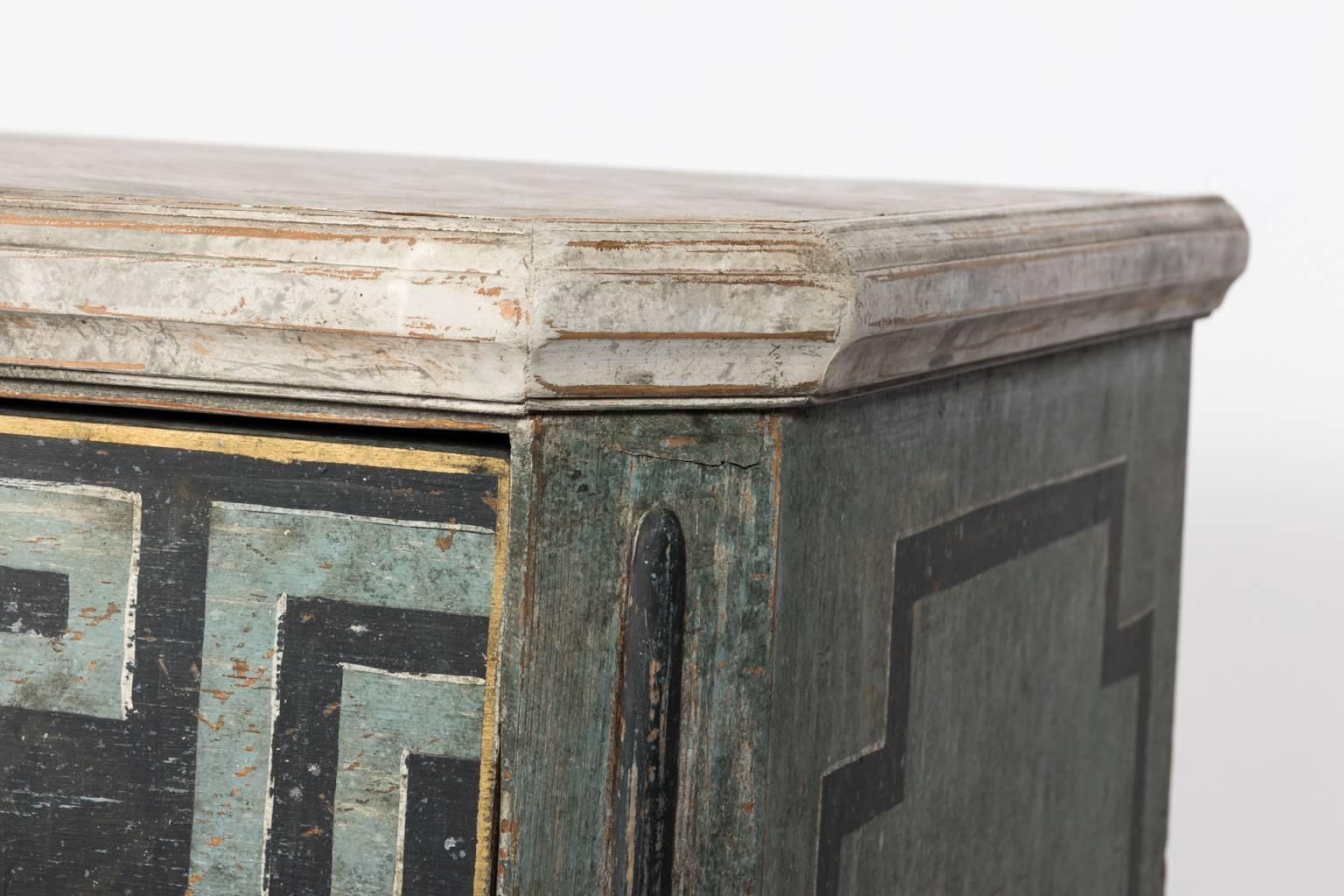 commode gustavienne peinte du 19ème siècle 7