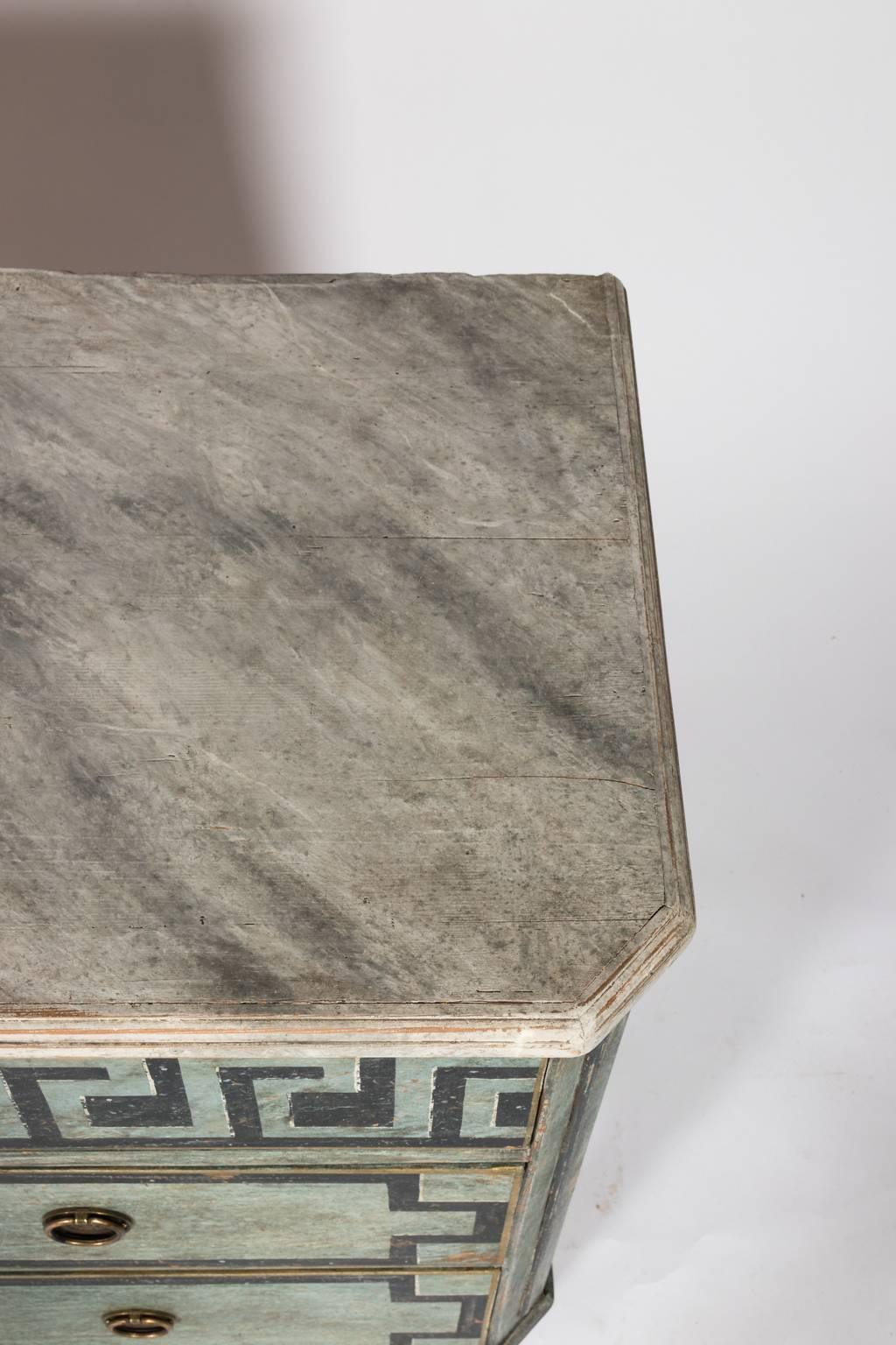 commode gustavienne peinte du 19ème siècle 8