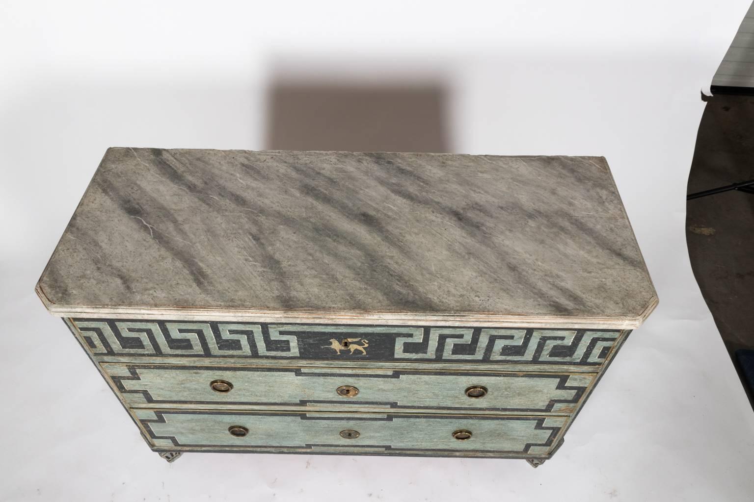 commode gustavienne peinte du 19ème siècle 9