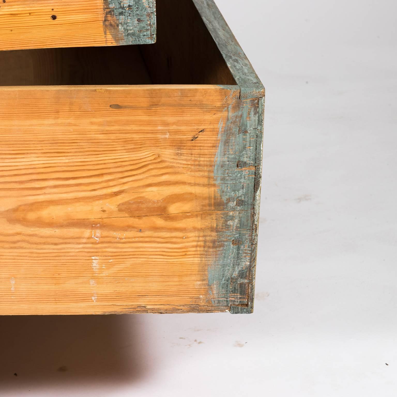 commode gustavienne peinte du 19ème siècle Bon état à Stamford, CT