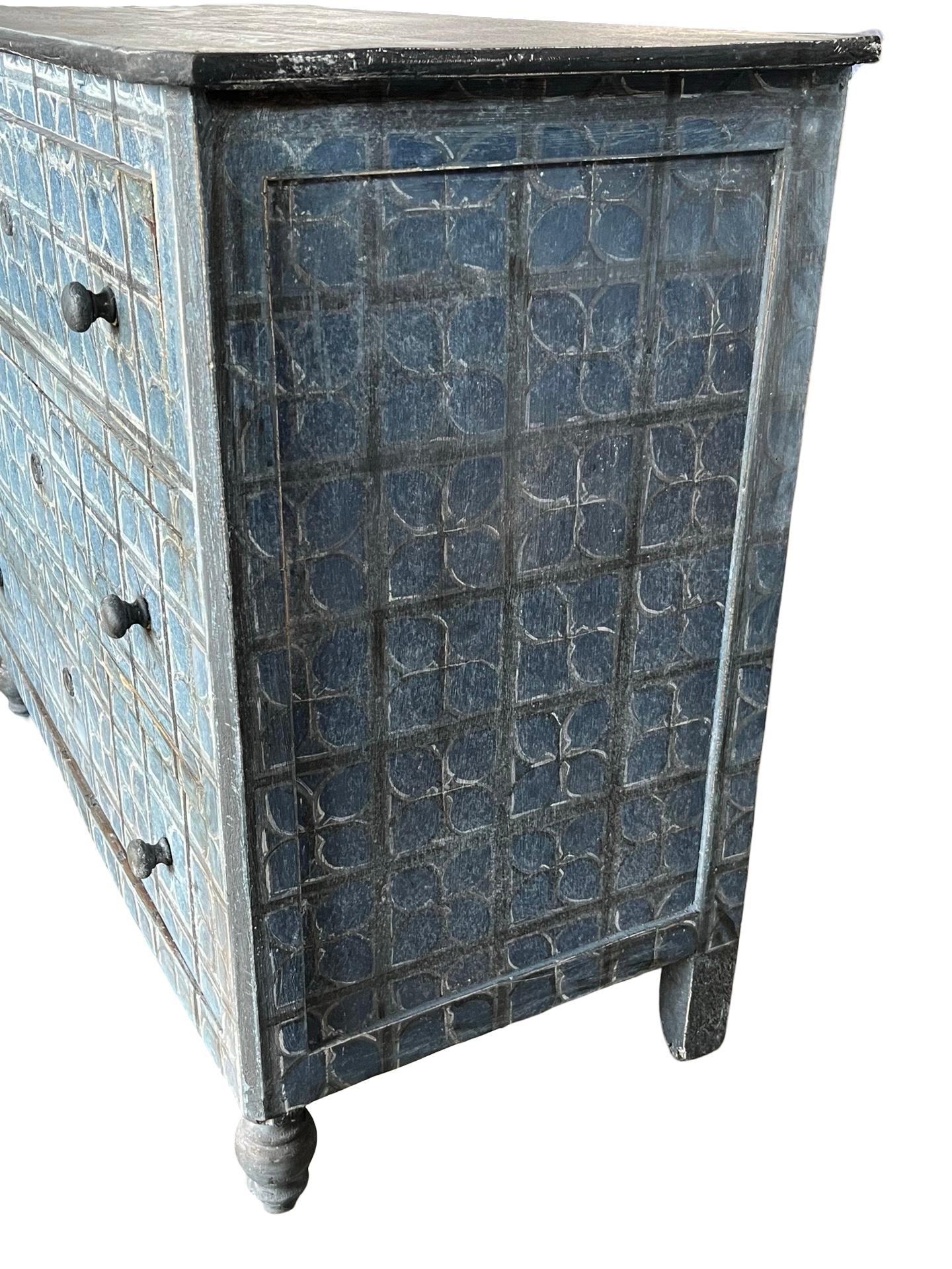 19th Century Painted Italian Walnut Chest Of Drawers In Good Condition For Sale In Viterbo, VT