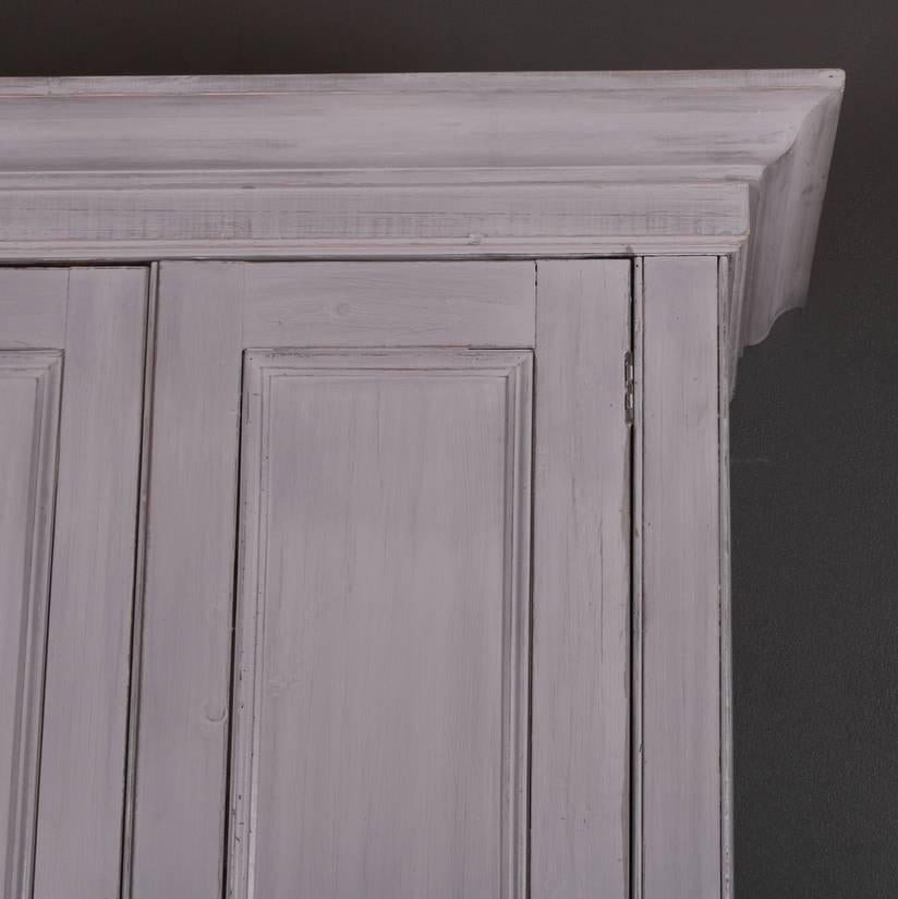 Late 19th century English four-door painted linen cupboard, 1880.

Dimensions:
48 inches (122 cms) wide
24 inches (61 cms) deep
93.5 inches (237 cms) high.

 