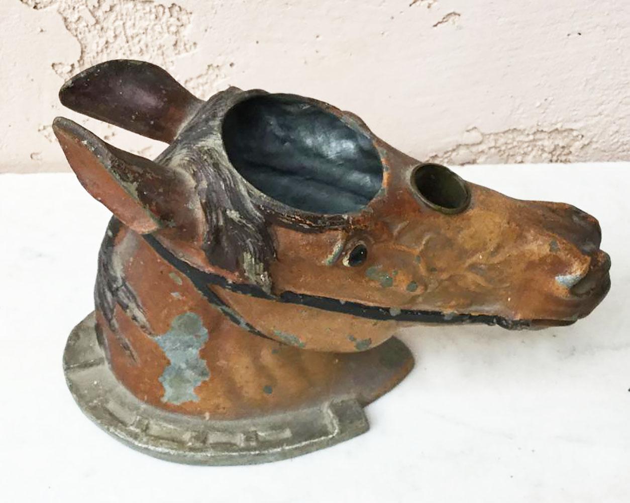 Bemalter Pferdekopf aus Metall, 19. Jahrhundert (Land) im Angebot