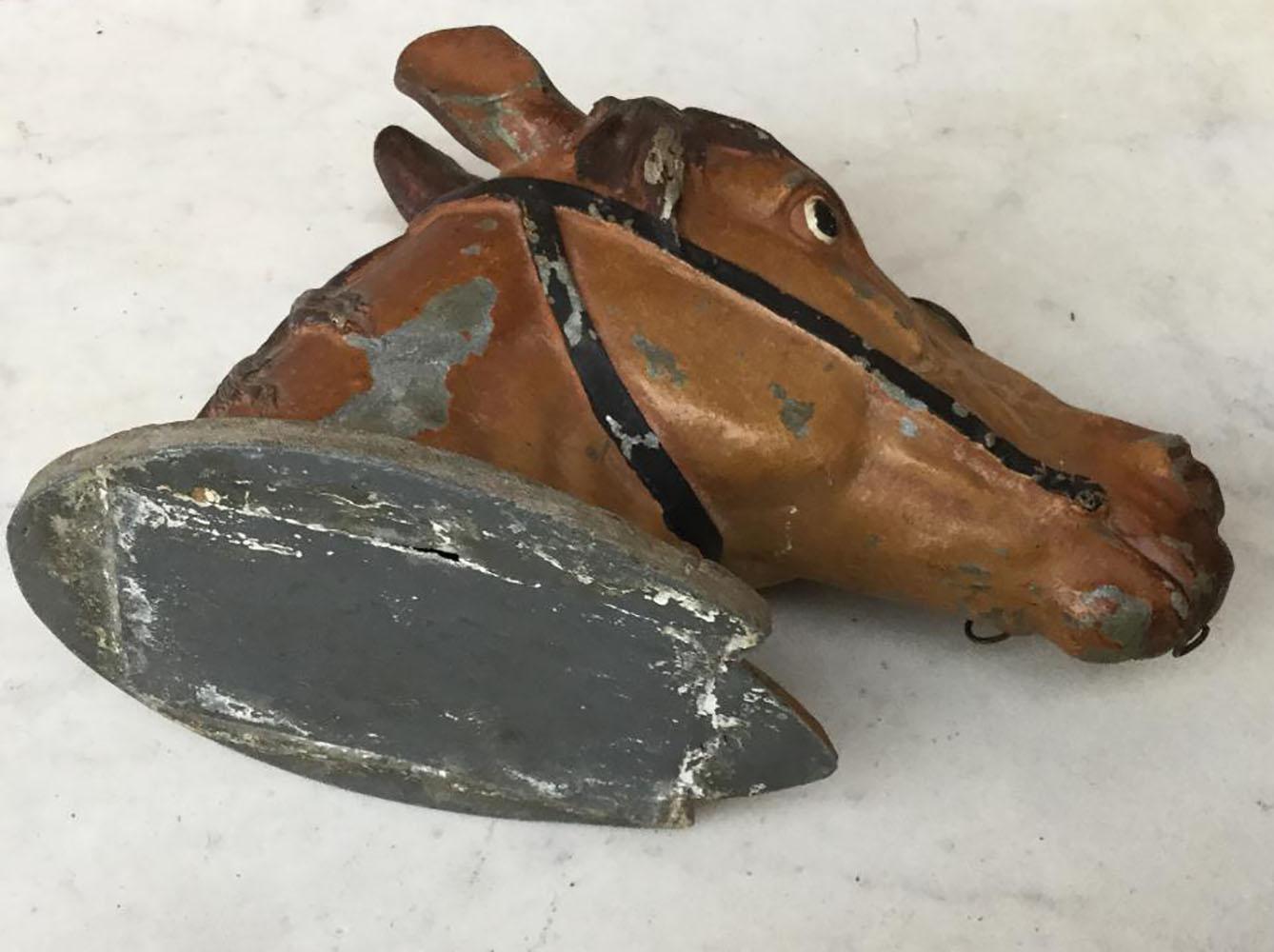 Cabeza de caballo de metal pintado del siglo XIX Fines del siglo XIX en venta