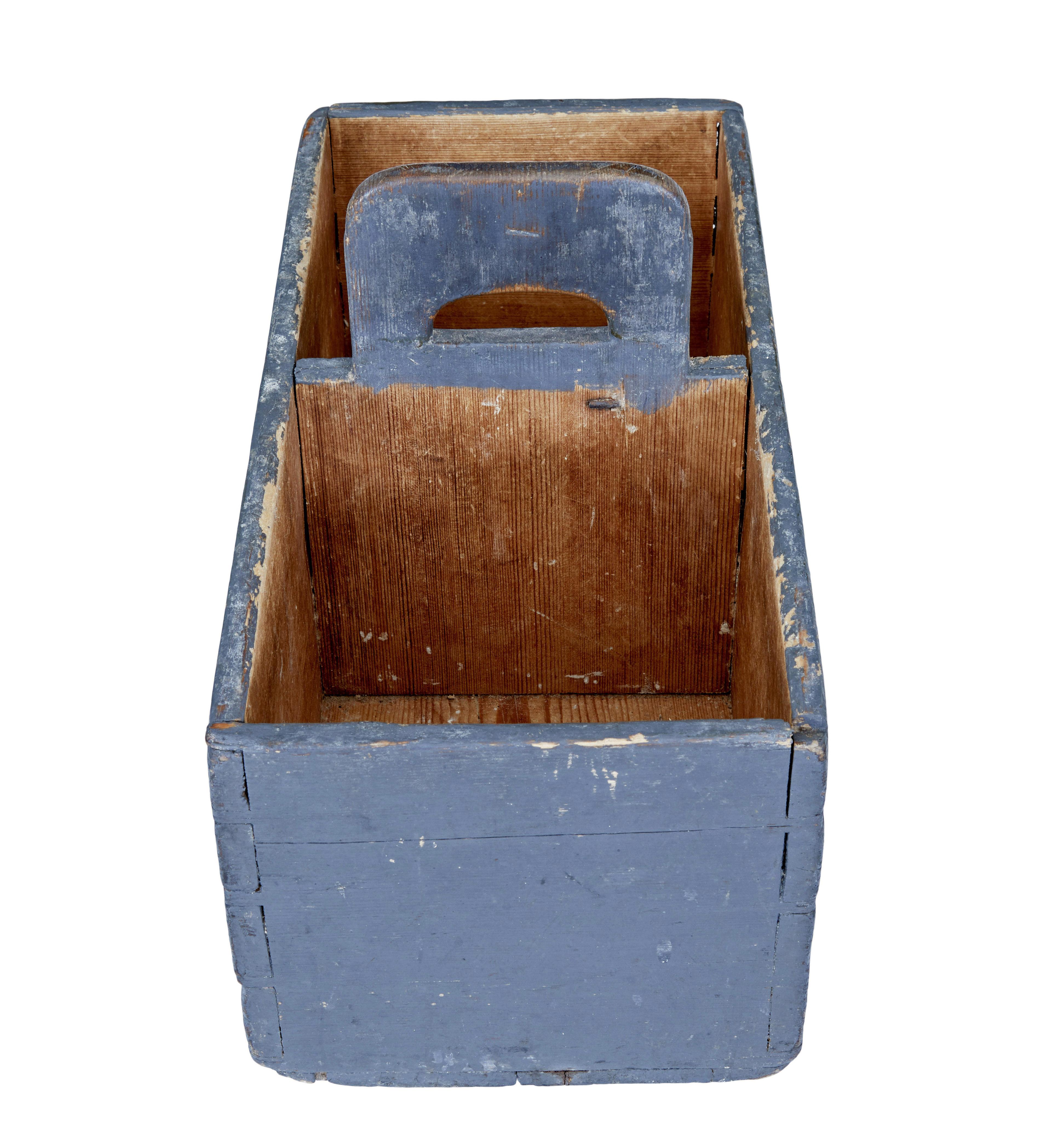 19th century painted pine scandinavian bread box In Good Condition For Sale In Debenham, Suffolk
